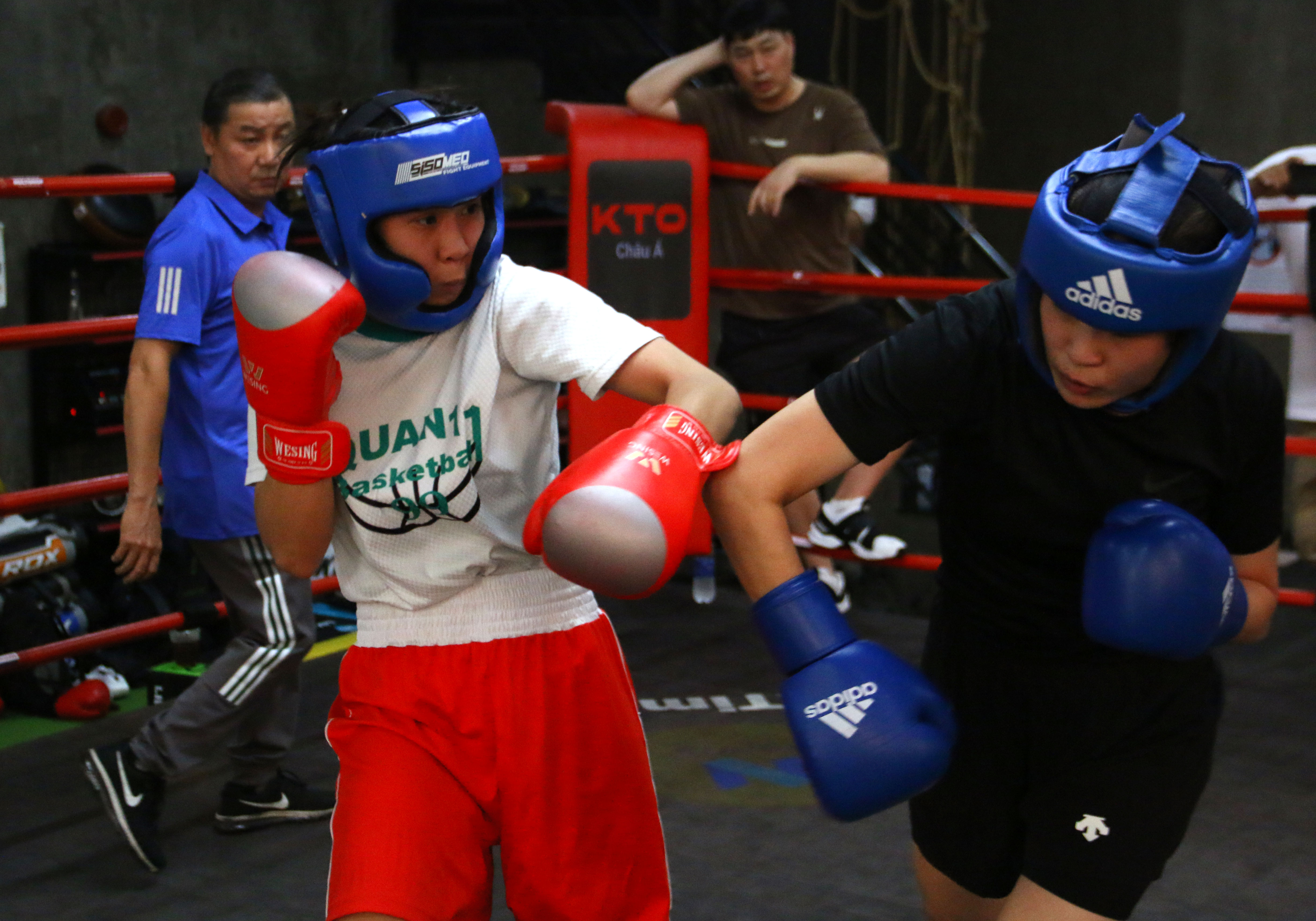 Võ sĩ boxing Việt Nam đấu với nhà vô địch Hàn Quốc - Ảnh 2.