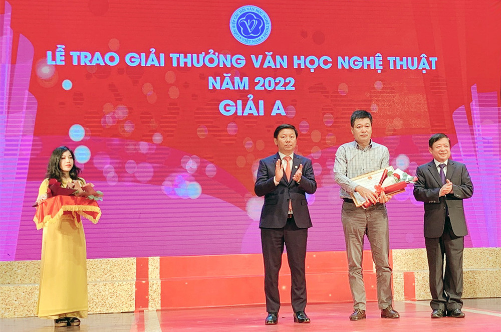 Giảng viên ĐH Duy Tân đạt Giải A tại giải thưởng Văn học Nghệ thuật 2022 - Ảnh 1.