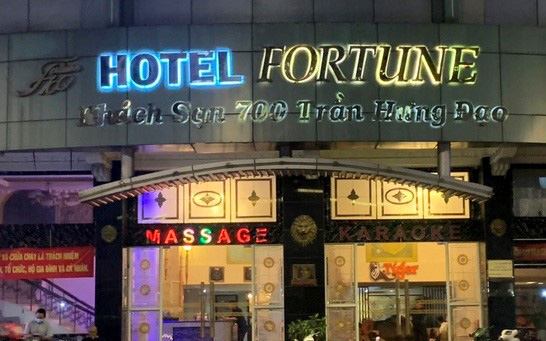 Tổ hợp núp bóng khách sạn, massage, karaoke hoạt động mại dâm ra sao?