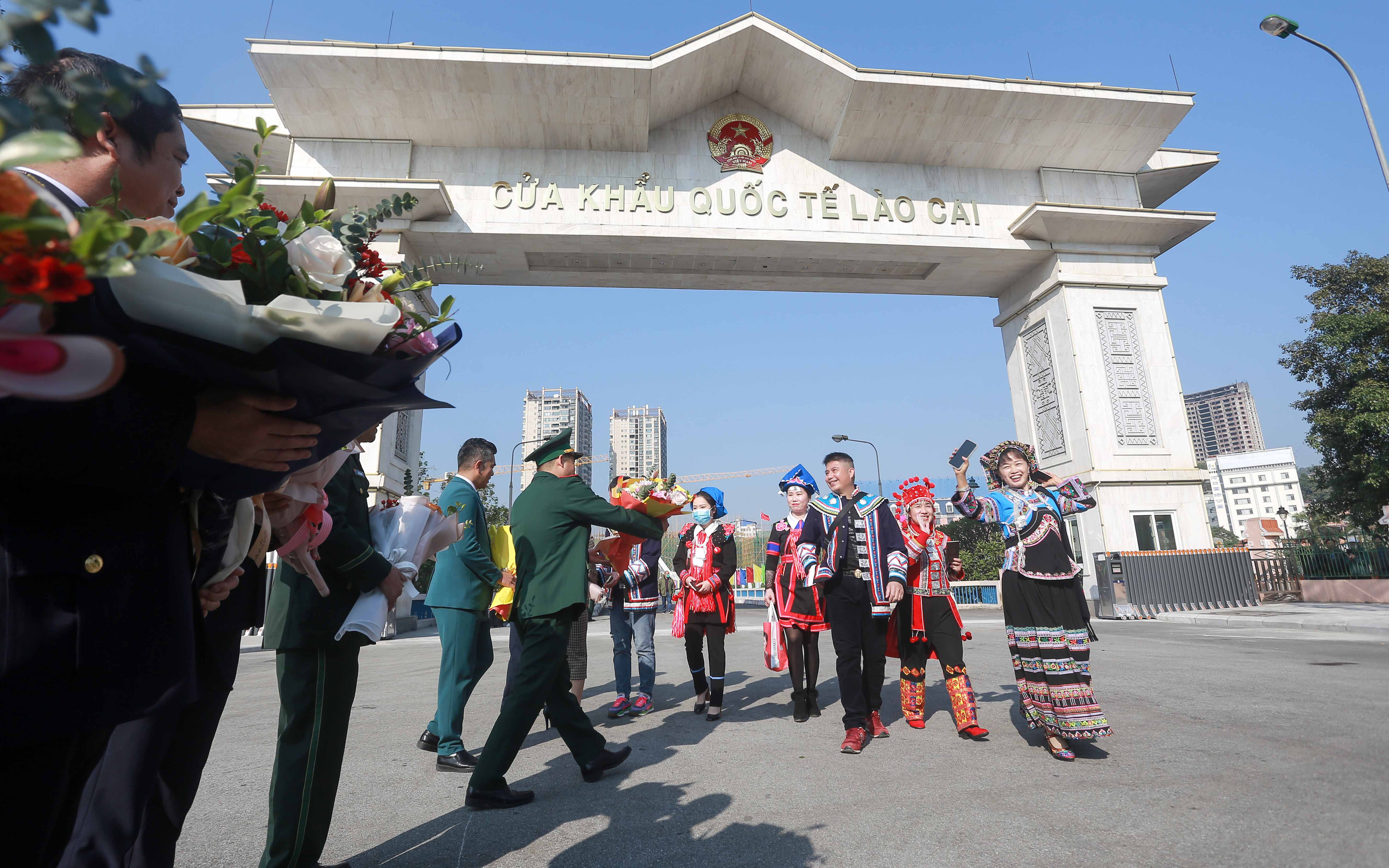 Trung Quốc mở cửa biên giới Lào Cai: "Chúng tôi luôn sẵn sàng trong ba năm qua"