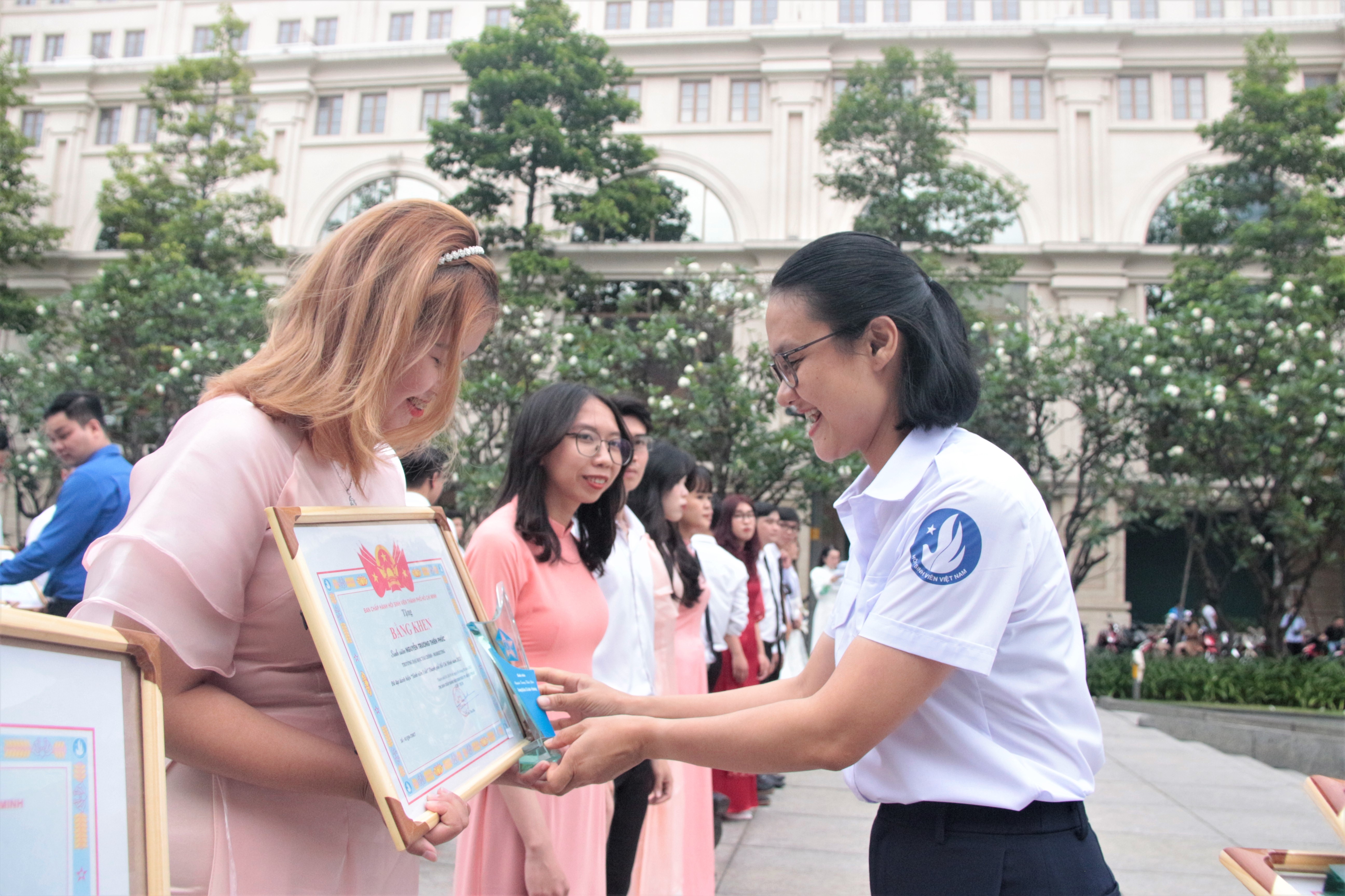 TP.HCM tuyên dương 10 tập thể, 236 Sinh viên 5 tốt - Ảnh 4.