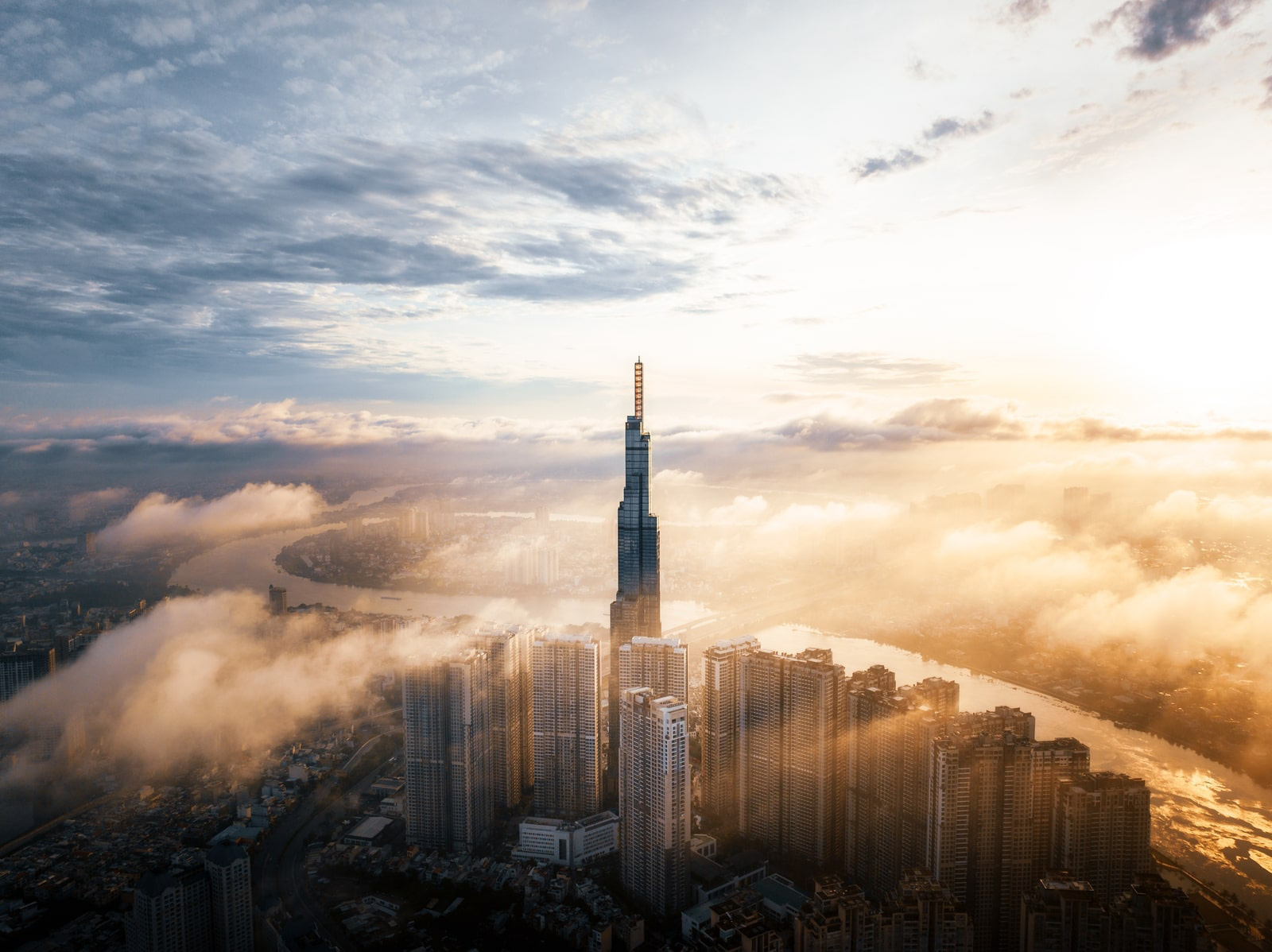 Khu đô thị Vinhomes Central Park & tòa tháp Landmark81 cao nhất Việt Nam - Ảnh: Đ.H.