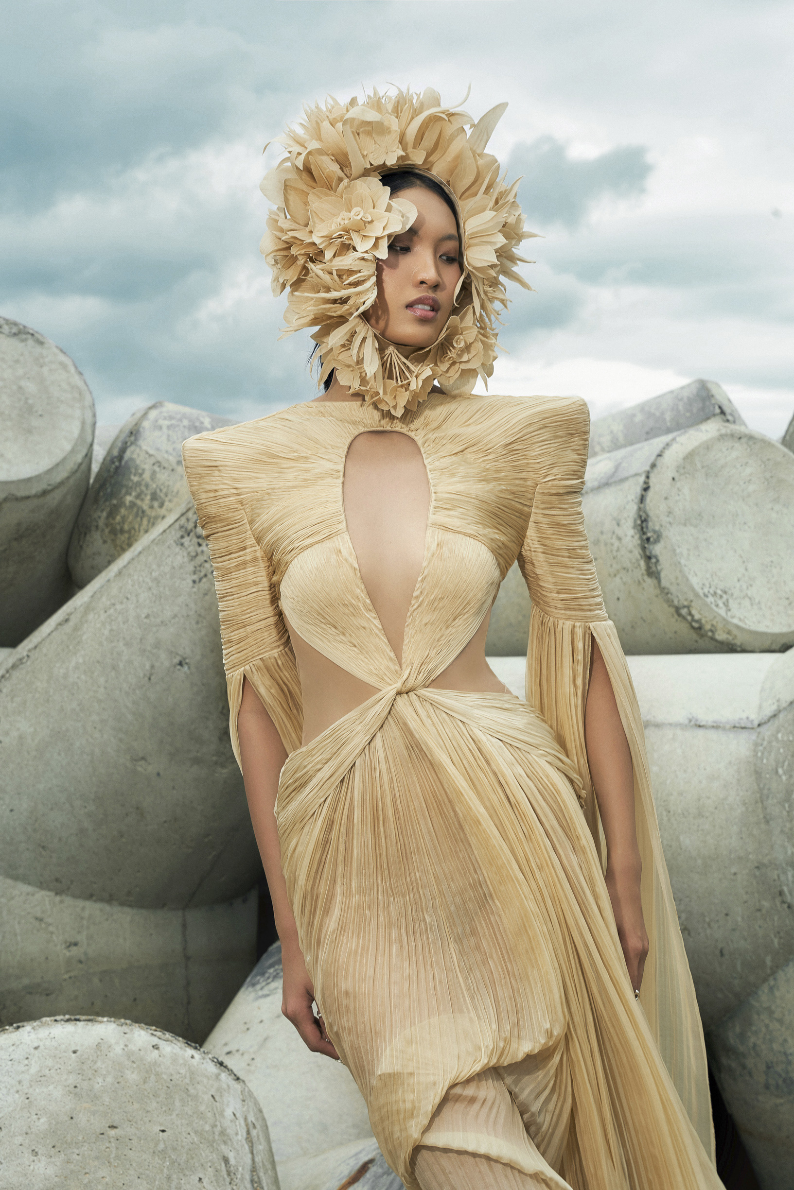 フイン・トゥ・アインさんはフーイエンの有名なニンフォン・タワーとダ・ディア急流で一連の写真を撮った - 写真: BTC フイン・トゥ・アインさんはフーイエンの有名なニンフォン・タワーとゲン・ダ・ディアで一連の写真を撮った - 写真: BTC