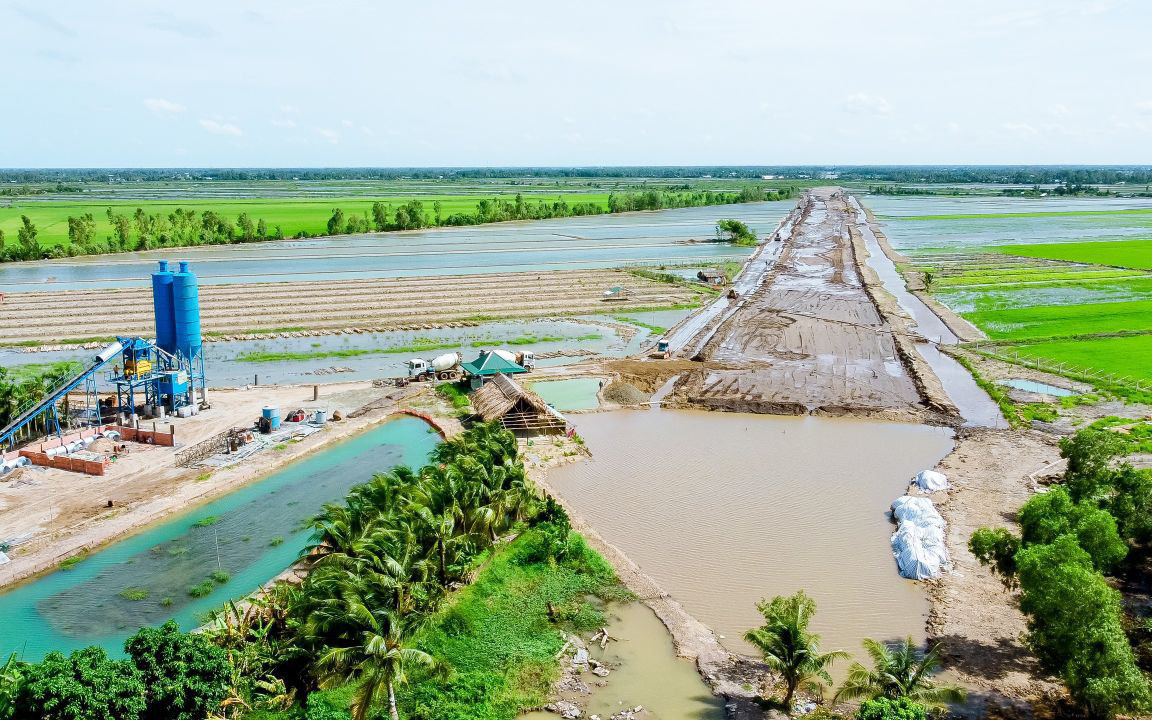 Thiếu cát, toàn bộ tuyến cao tốc Cần Thơ - Cà Mau "đào xong rồi để đấy"