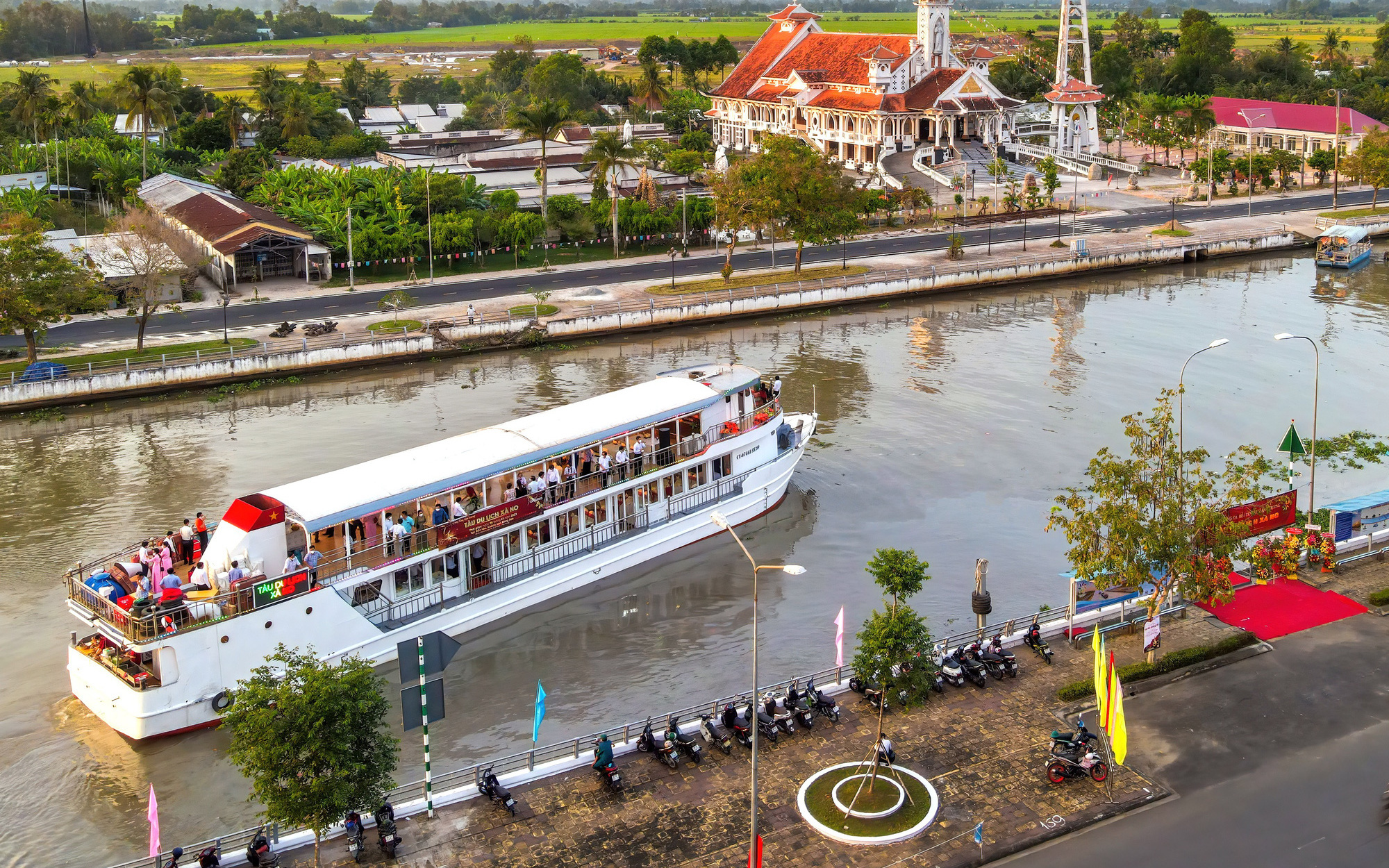 Đề nghị Hậu Giang xây dựng sản phẩm du lịch tầm cỡ quốc tế- Ảnh 3. Hậu Giang mở 3 tuyến du lịch đường sông