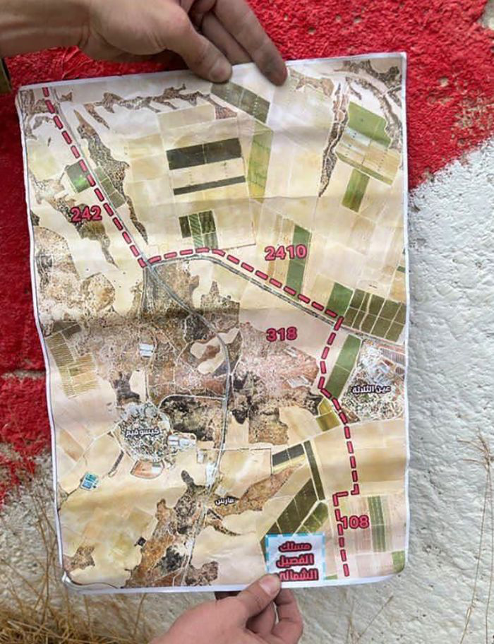 Nhiều thi thể chiến binh Hamas được tìm thấy cùng với các bản đồ hướng dẫn họ đến các khu vực hoạt động. Giống như bản đồ này (bằng tiếng Ả Rập), chia mỗi làng thành các khu vực hoạt động - Ảnh: Wall Street Journal/South First Responders