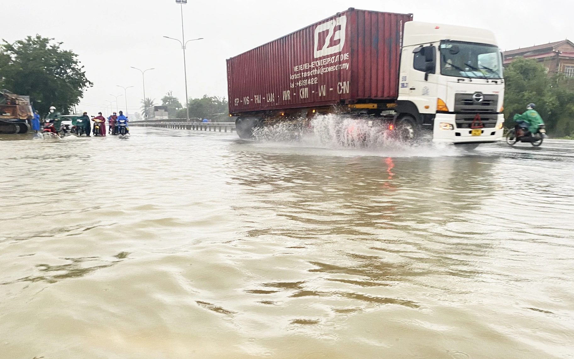 Miền nào cũng "lũ lụt"