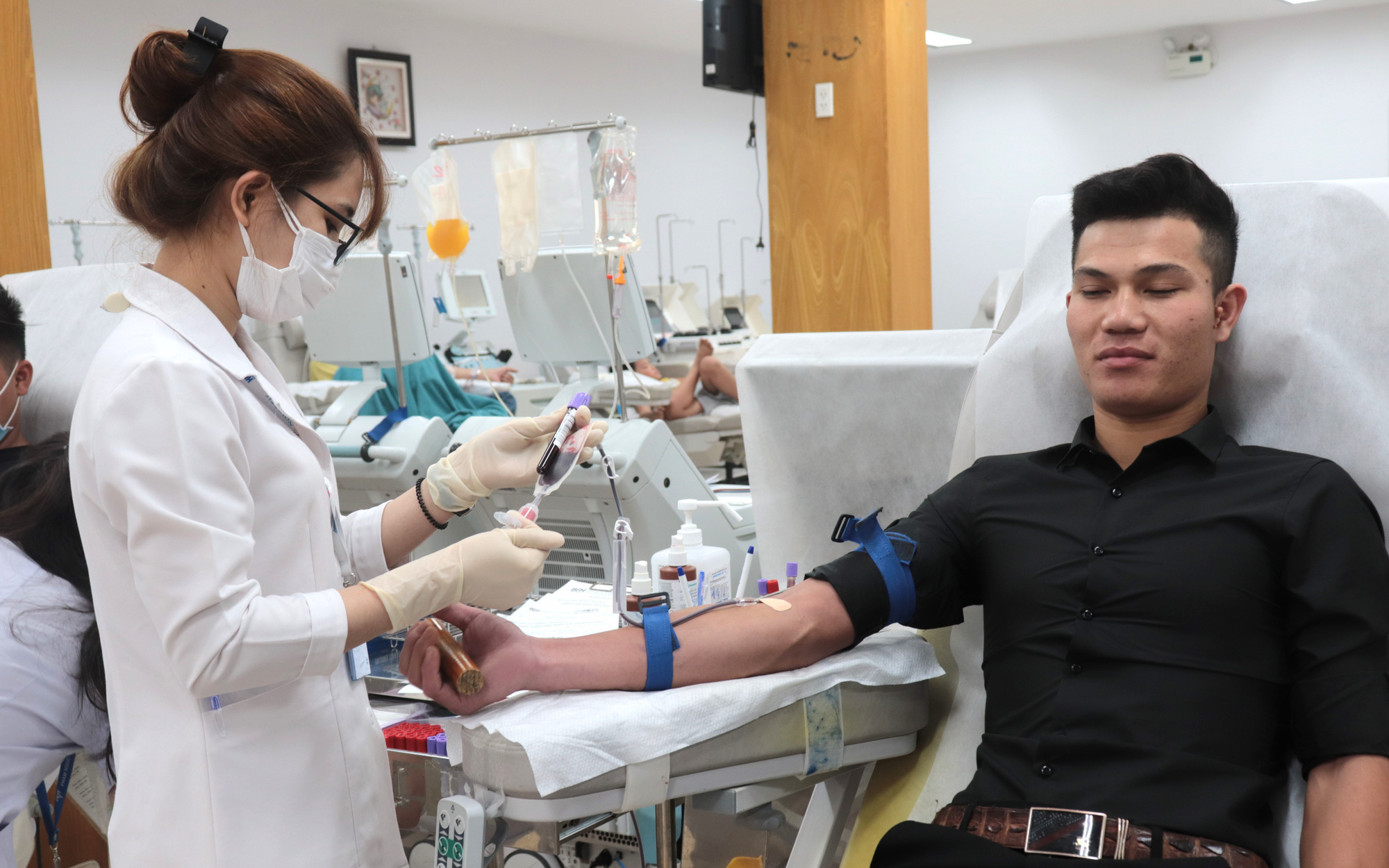 Hàng ngàn bạn trẻ đón Giáng sinh đặc biệt với Chủ nhật đỏ- Ảnh 3. Máu được hiến cả nước chỉ đáp ứng 54% nhu cầu điều trị