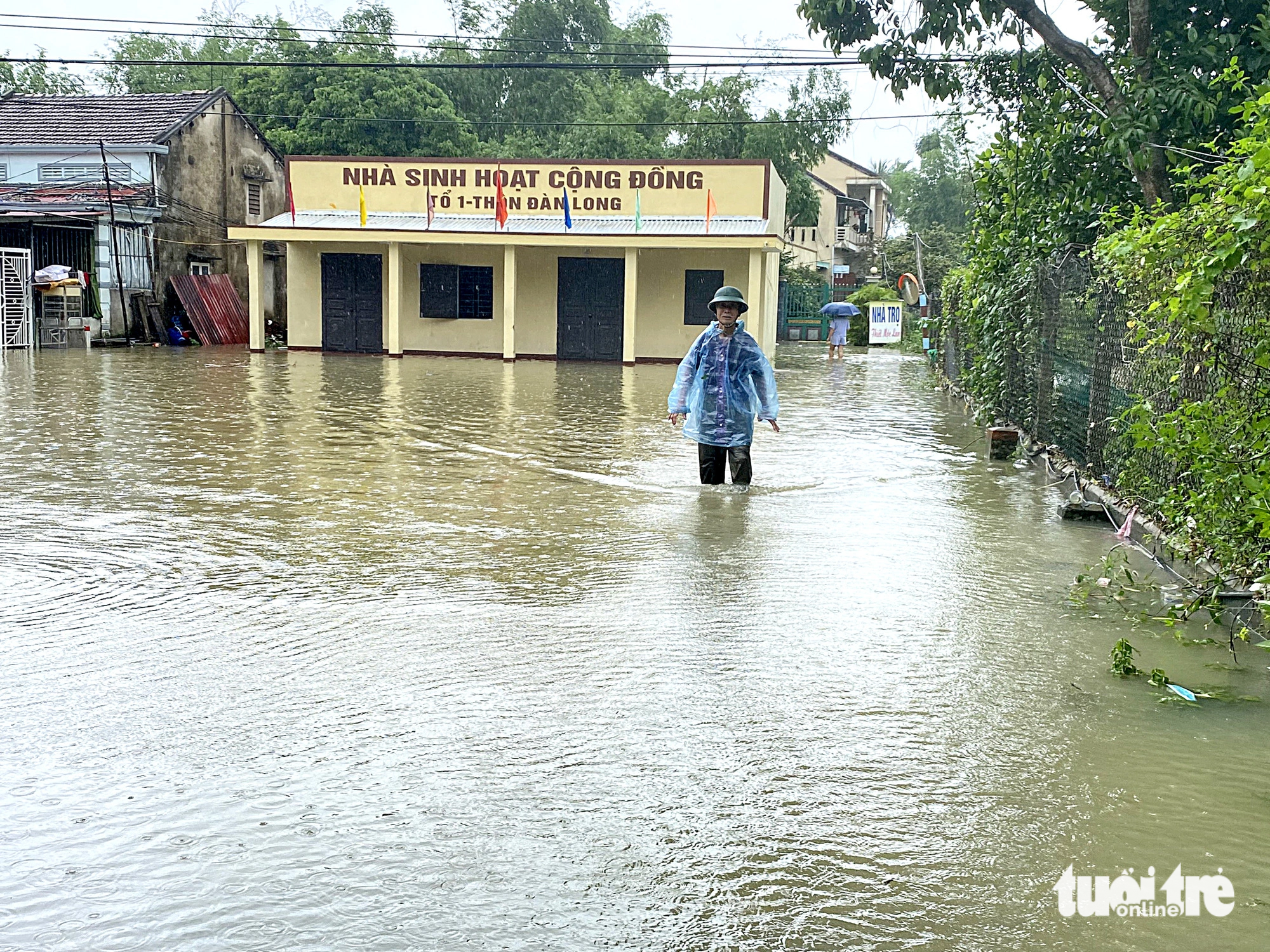 Nước lũ gây ngập nhiều nơi ở xã Tam Đàn, huyện Phú Ninh, Quảng Nam - Ảnh: LÊ TRUNG
