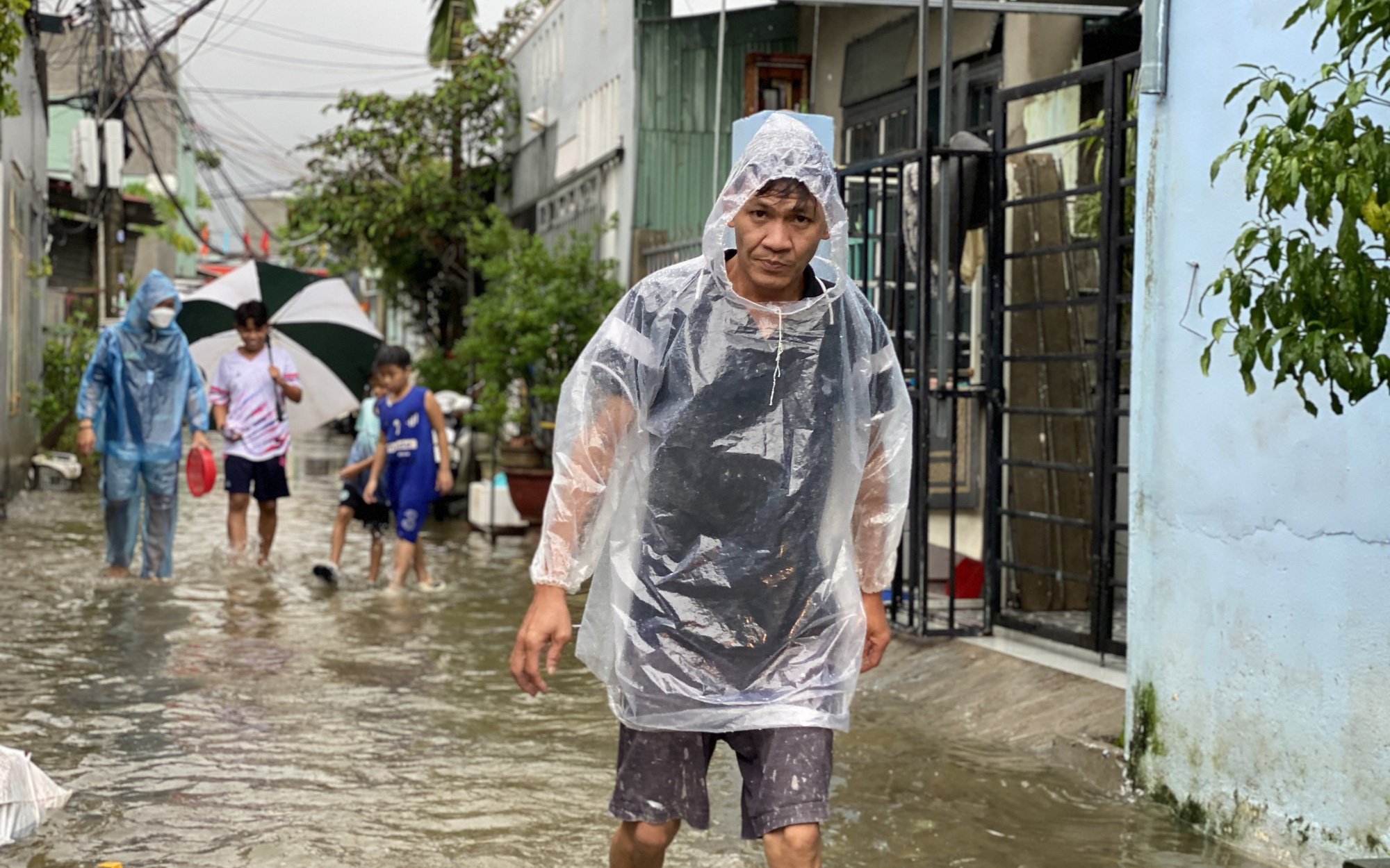 Dân vùng ngập Đà Nẵng nóng lòng "thoát lụt"