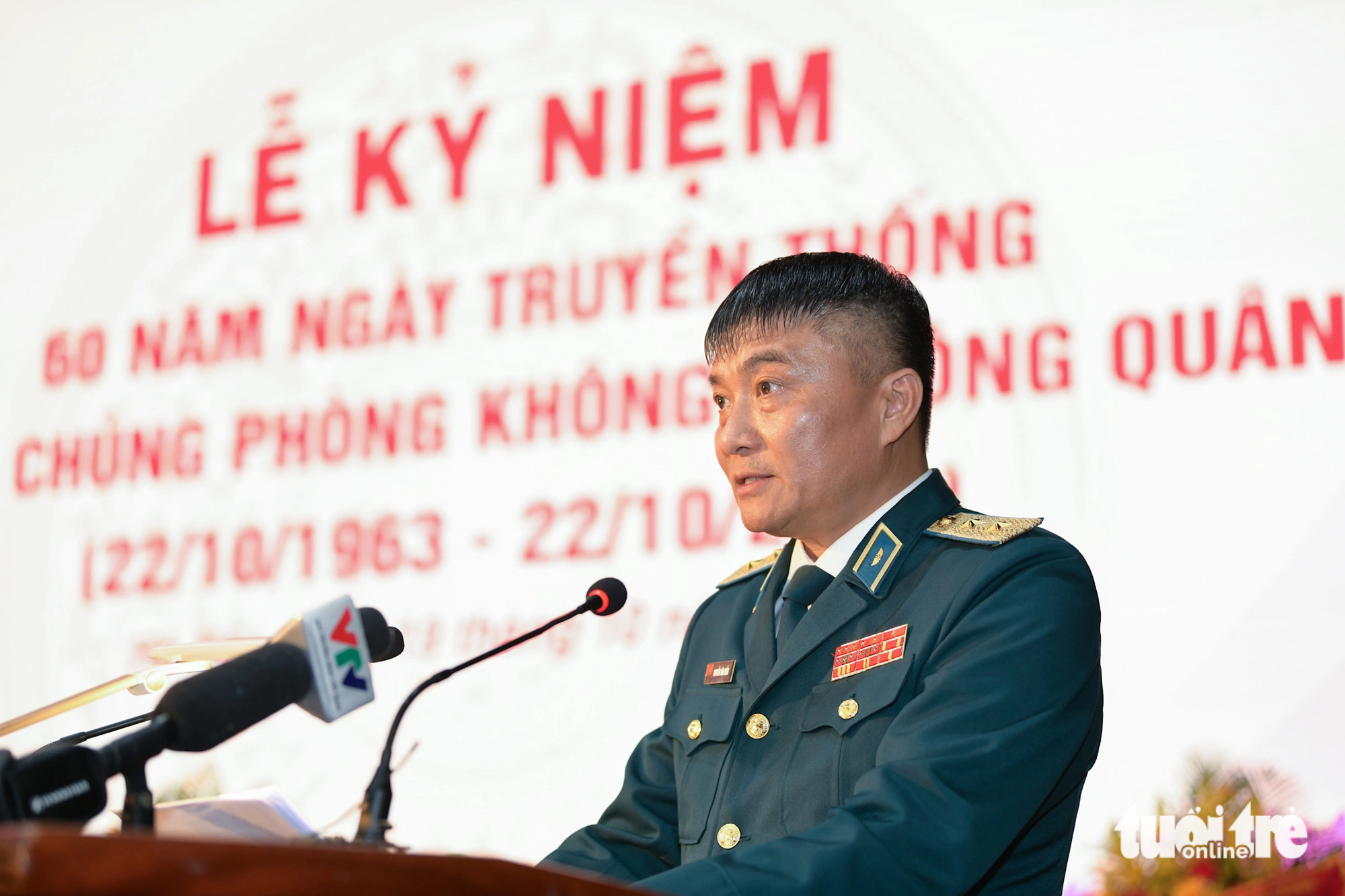 Trung tướng Nguyễn Văn Hiền, tư lệnh Quân chủng Phòng không - Không quân, phát biểu tại buổi lễ