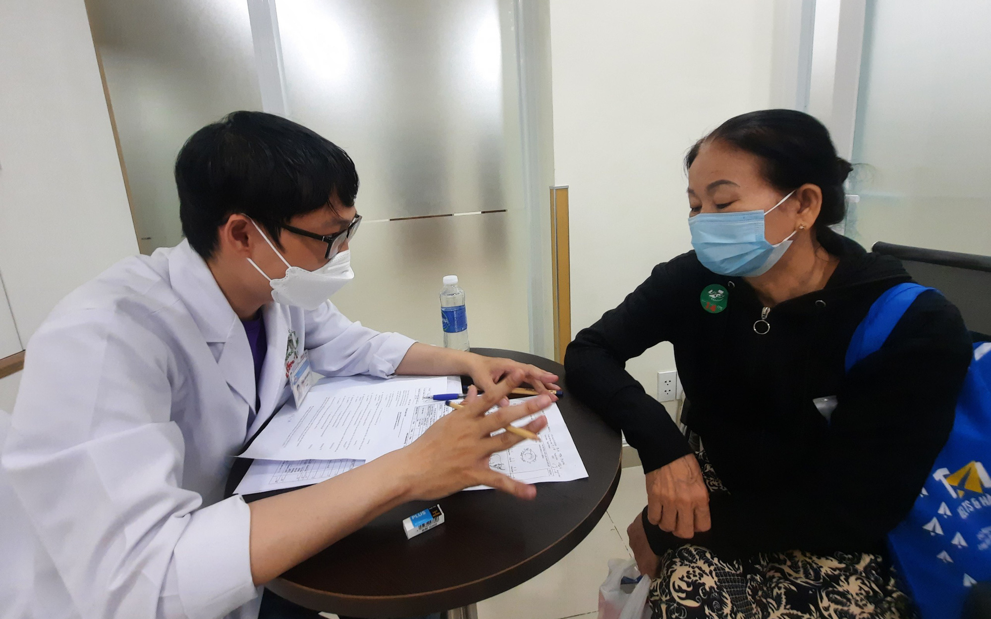 Gần 1 triệu người cao tuổi ở TP.HCM sẽ được khám sức khỏe miễn phí- Ảnh 6. TP.HCM khám, chữa bệnh miễn phí cho toàn bộ người cao tuổi trong tháng 10