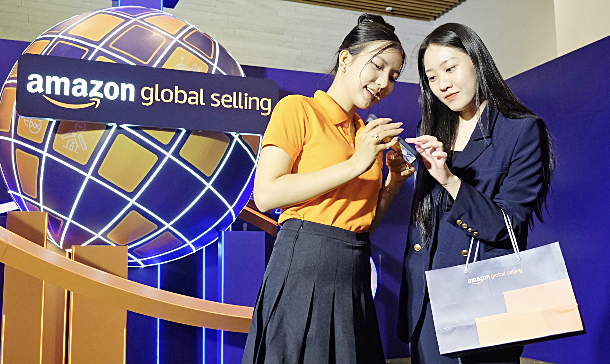 Nhà bán hàng Việt có thêm cơ hội tiếp cận khách hàng quốc tế thông qua sàn thương mại điện tử Amazon - Ảnh: B.MAI Nhà bán hàng Việt có thêm cơ hội tiếp cận khách hàng quốc tế thông qua sàn thương mại điện tử Amazon - Ảnh: B.MAI