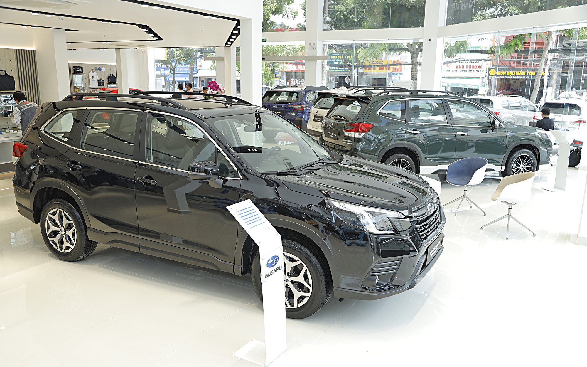 Kích cầu hết nấc, doanh thu xe hơi vẫn 'thảm', Mercedes-Benz giảm vài ngàn tỉ- Ảnh 3. Vốn vẫn đổ vào ngành ô tô