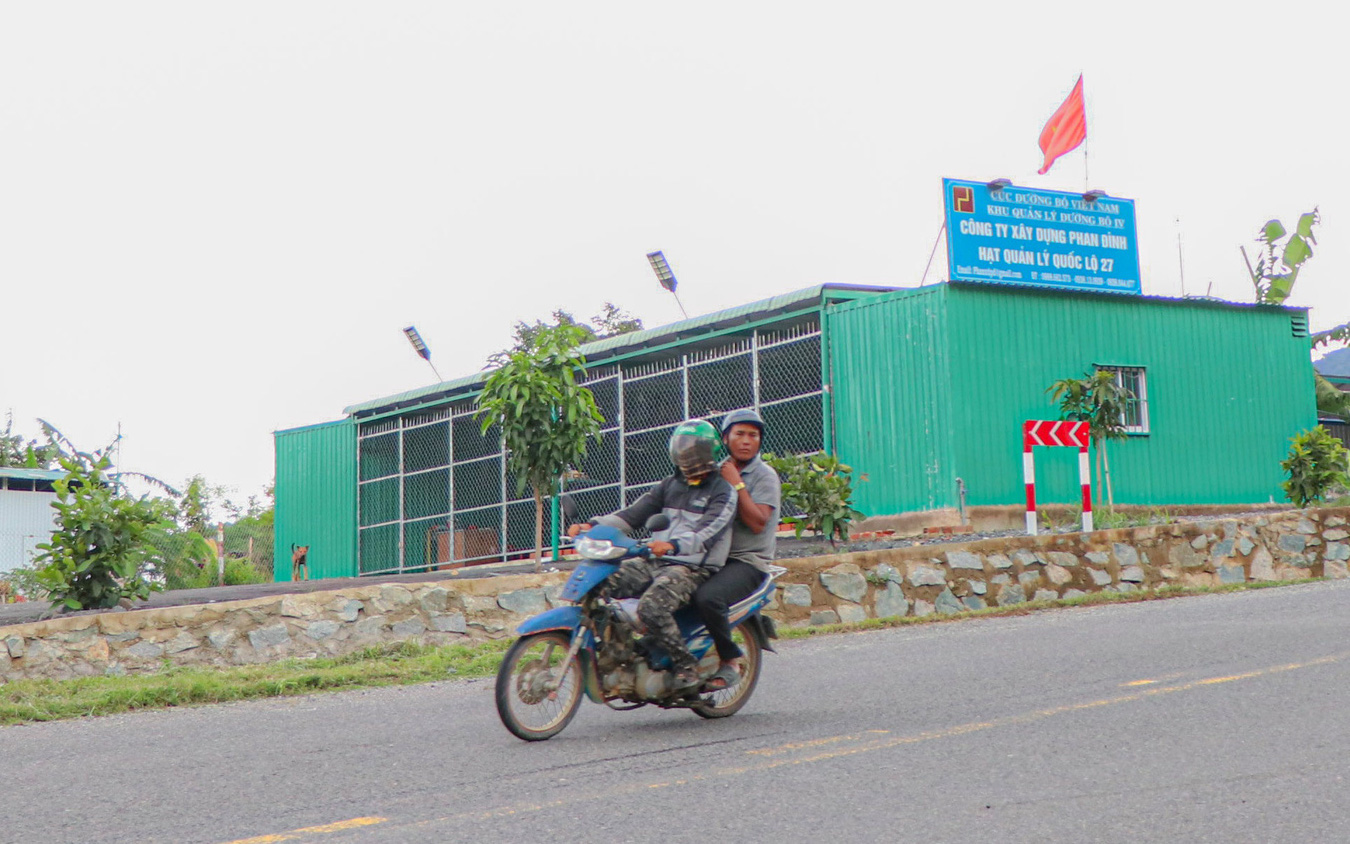 Lấn chiếm đất lâm nghiệp, ồ ạt xây trái phép dọc quốc lộ 27