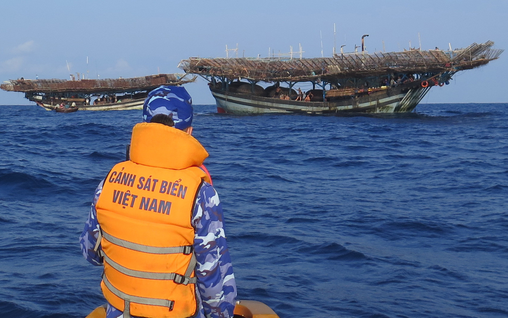 100 giờ quần thảo trên biển Trường Sa vẫn chưa thấy 13 ngư dân mất tích