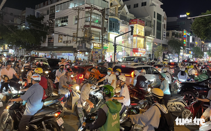 Vì sao nhiều đường ở quận Bình Thạnh kẹt xe