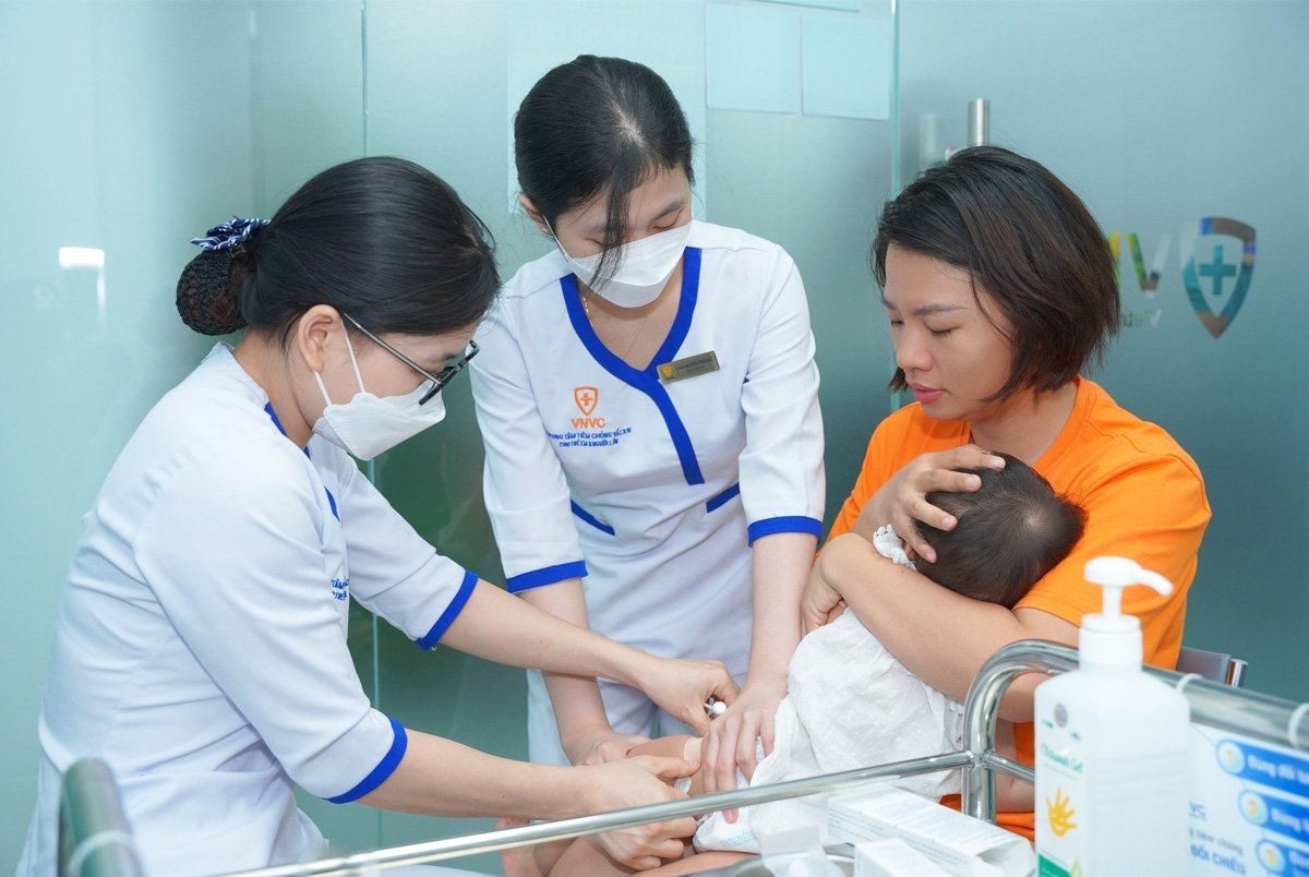 Phòng biến chứng tim và não do cúm ở trẻ em