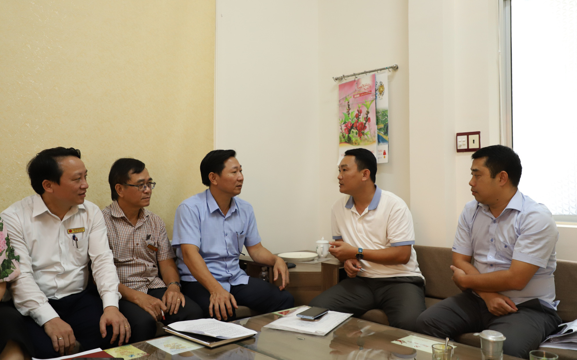 Xóa sổ tín dụng đen, cách nào? - Hãi hùng các hội nhóm rủ bùng nợ- Ảnh 3. Vụ thông báo giáo viên mất thi đua vì "tín dụng đen": Huyện thừa nhận sai