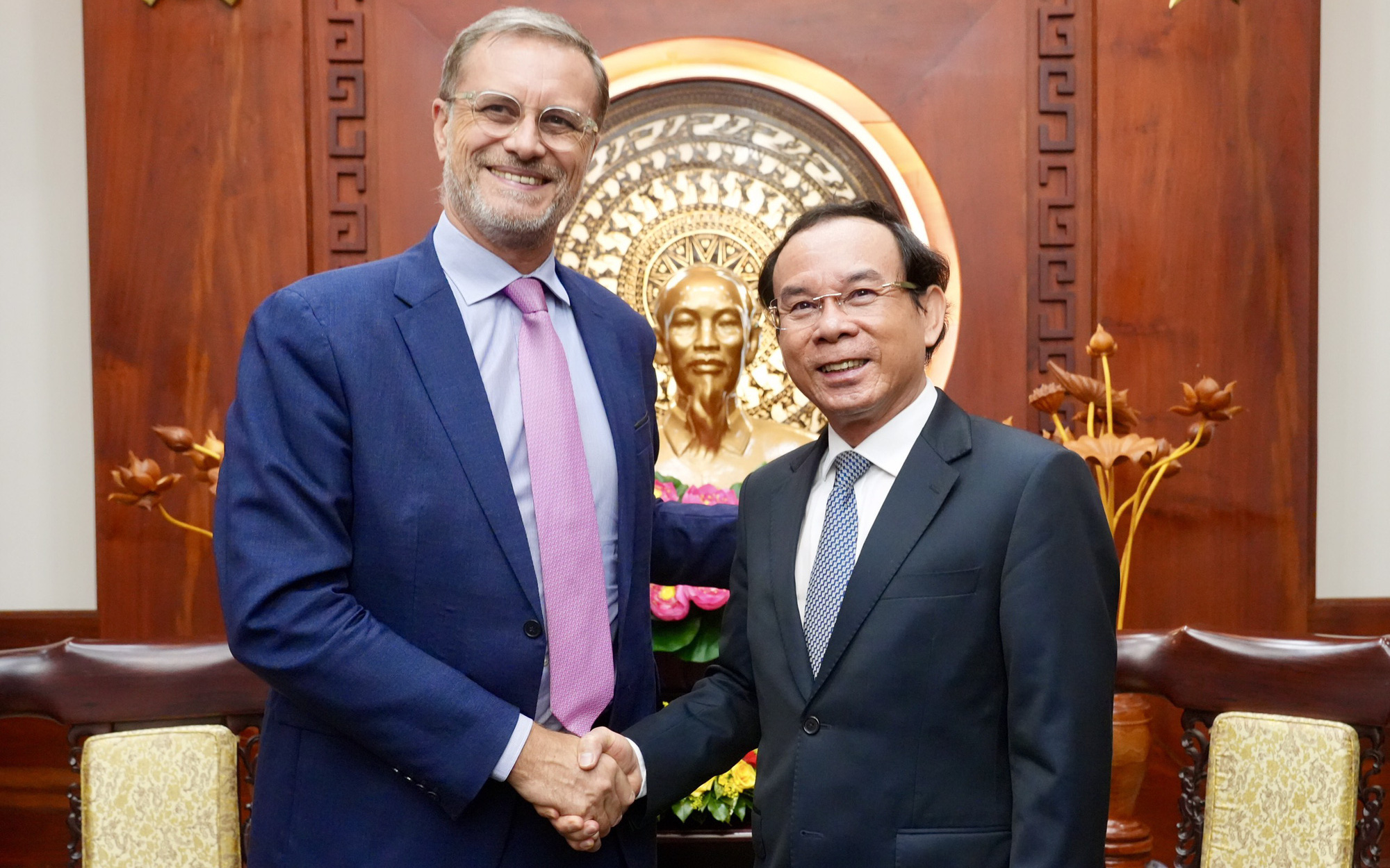 Bí thư TP.HCM Nguyễn Văn Nên tiếp bộ trưởng thương mại Trung Quốc- Ảnh 4. Bí thư Nguyễn Văn Nên: TP.HCM muốn học tập kinh nghiệm quy hoạch bờ sông Seine