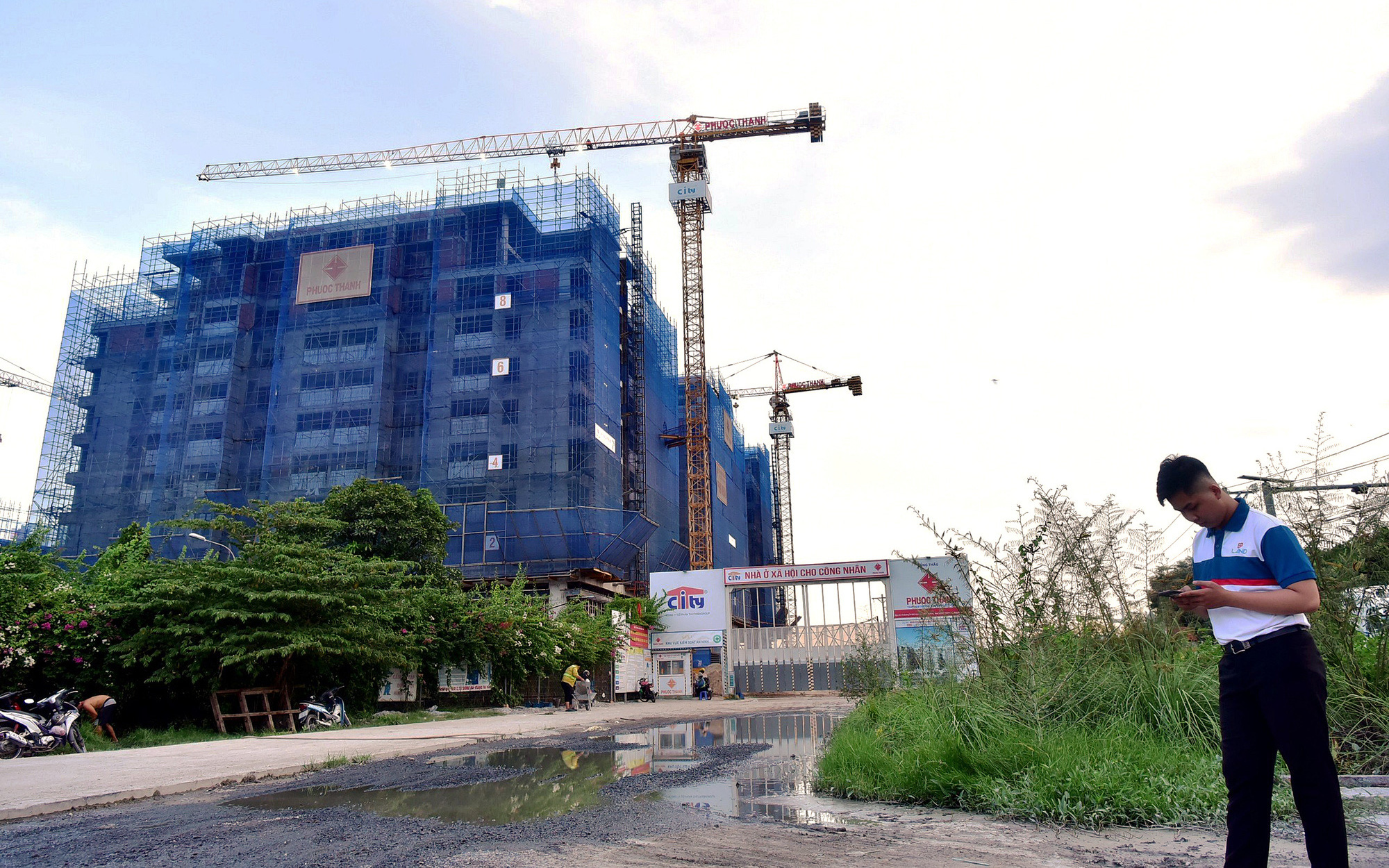Mua nhà, đất không qua công chứng có hiệu lực không?- Ảnh 3. Mua nhà ở xã hội phải có bản sao công chứng sổ đỏ... nhà trọ