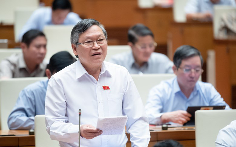 Quốc hội thông qua Luật Nhà ở, Tổng liên đoàn Lao động đầu tư nhà ở xã hội- Ảnh 3. Đại biểu liên tục giành quyền tranh luận có nên giao tổng liên đoàn làm nhà ở công nhân