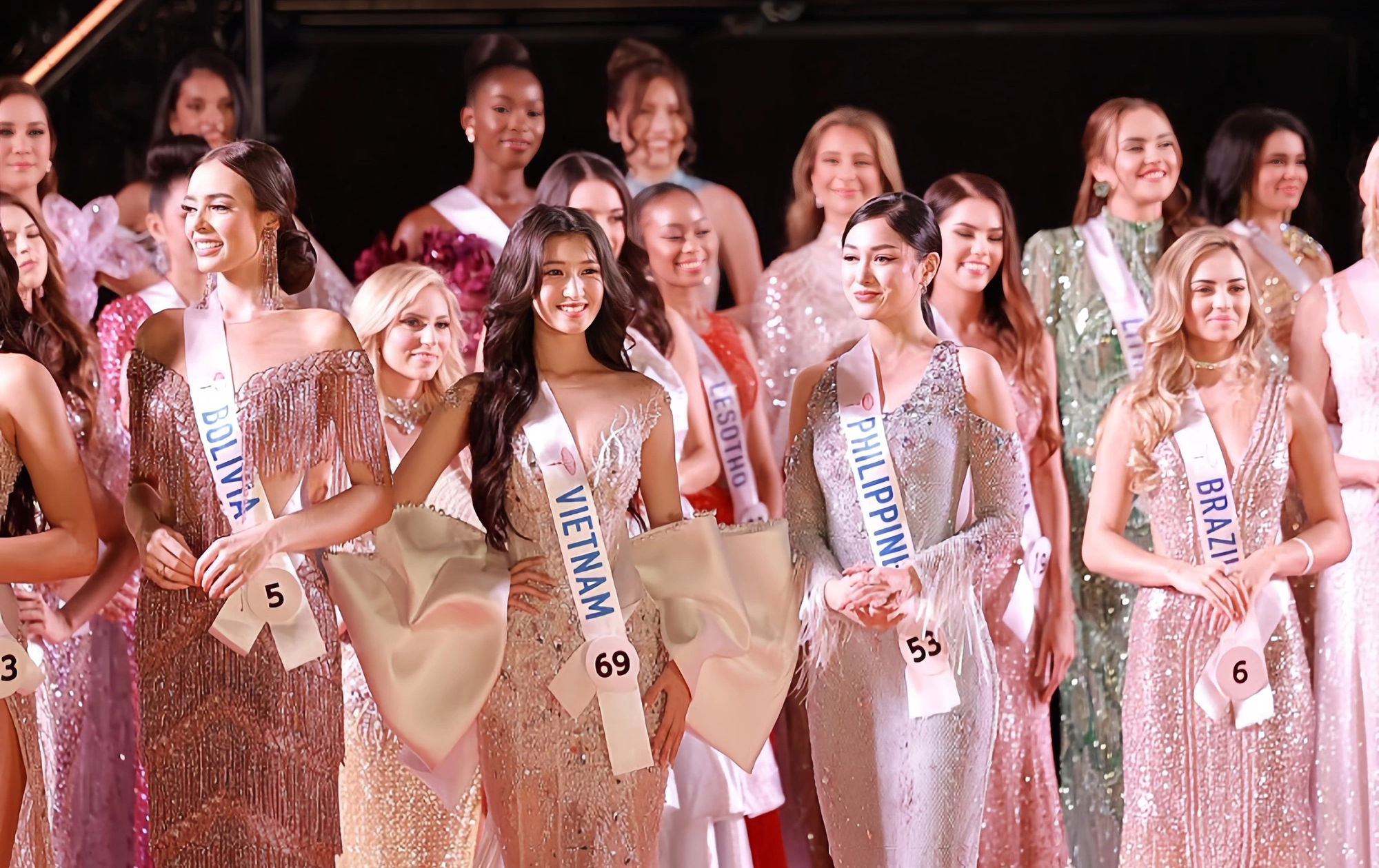 イブニングドレスコンテストの出場者 - 写真: BTC イブニングドレスコンテストの出場者 - 写真: BTC