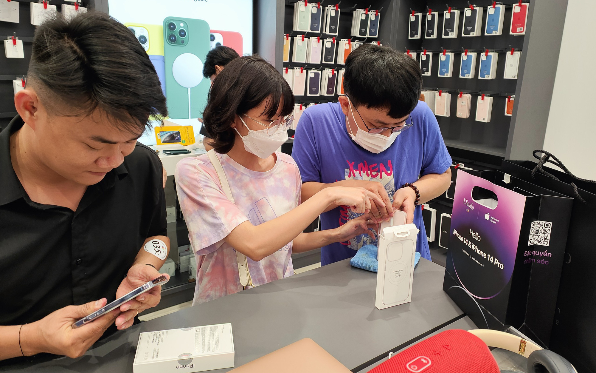 Apple bị buộc bồi thường vì làm chậm iPhone cũ- Ảnh 2. iPhone 15 hết hot, iPhone cũ sôi động, giảm hơn 9 triệu đồng