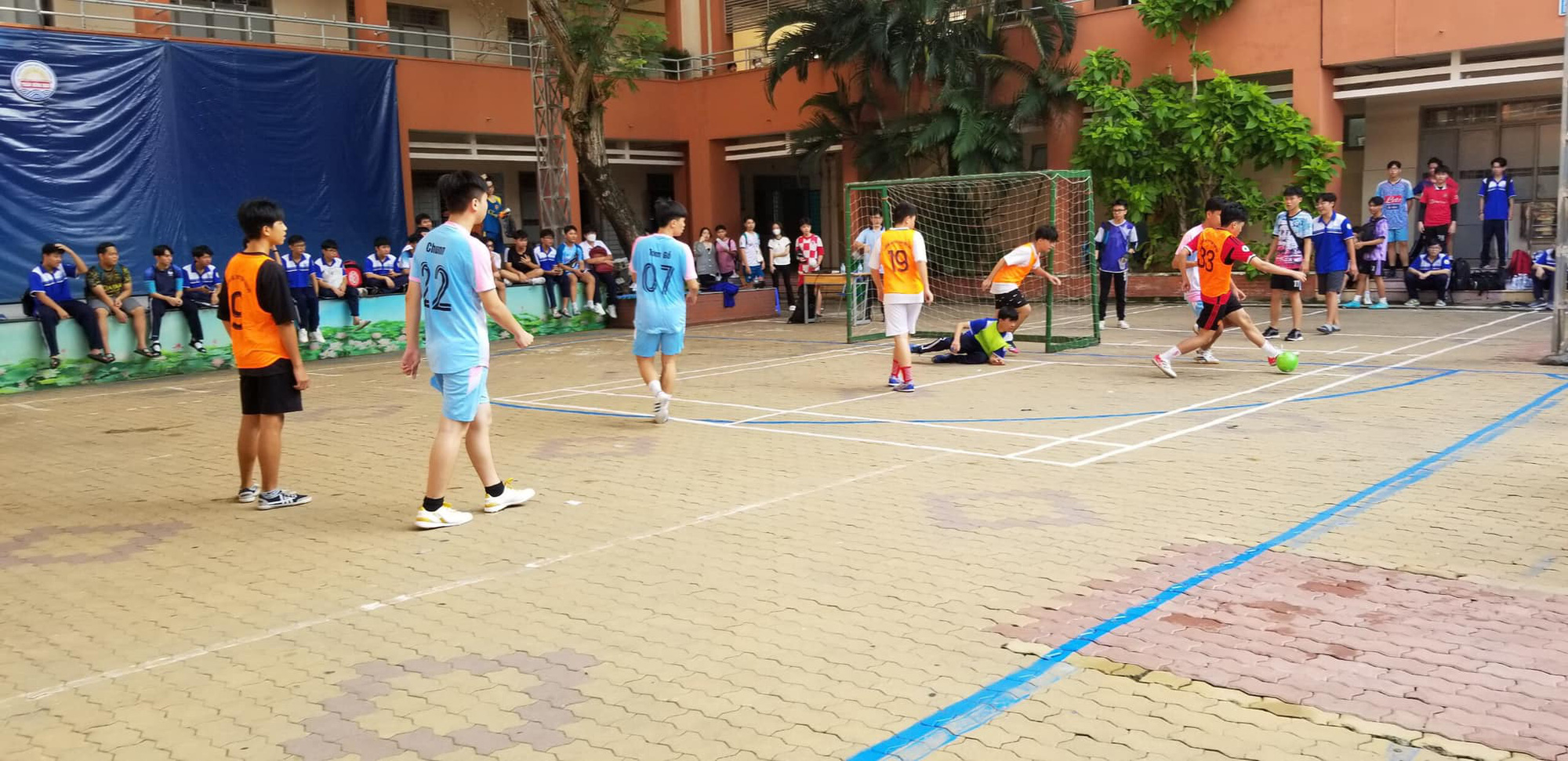 Teen THPT Trần Hưng Đạo (Gò Vấp) cùng trổ tài trong ngày hội thao