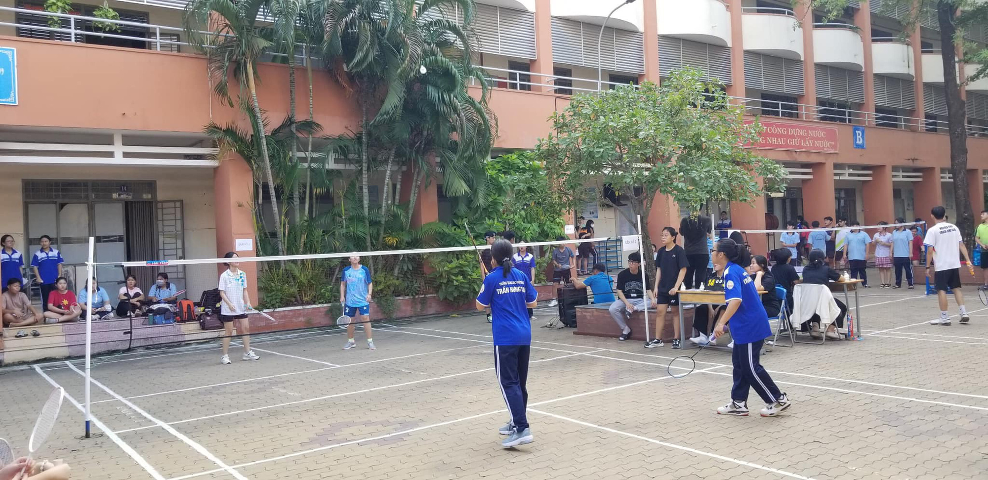 Teen THPT Trần Hưng Đạo (Gò Vấp) cùng trổ tài trong ngày hội thao