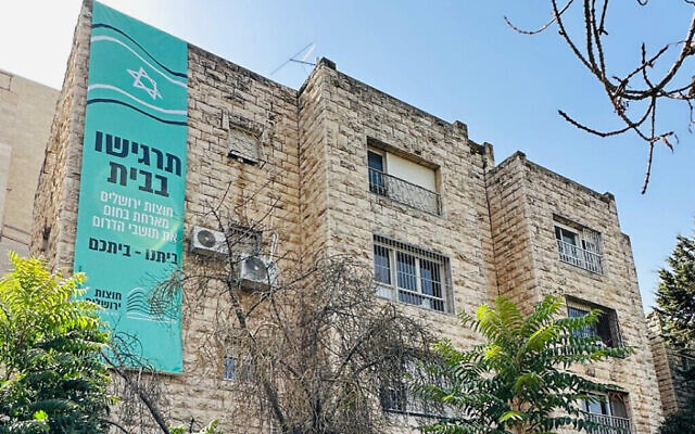 Vì sao xuất hiện làn sóng nhà đầu tư nước ngoài mua bất động sản Jerusalem?- Ảnh 2. Công ty xây dựng ở Jerusalem đón các gia đình di tản đến ở miễn phí