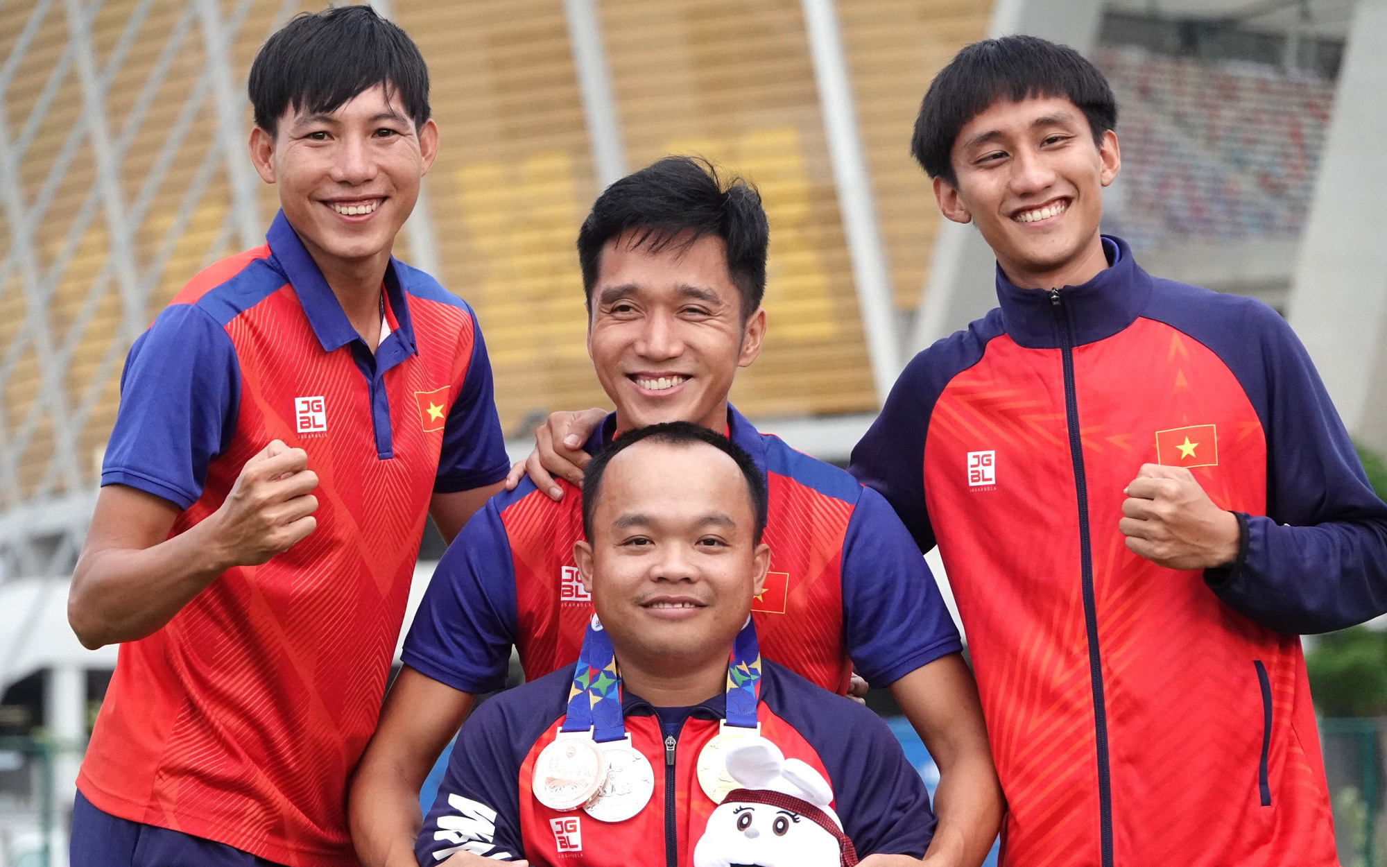 Trao Huân chương Lao động cho cá nhân xuất sắc tại ASEAN Para Games 12- Ảnh 2. Bế mạc Asian Para Games 4: Kỳ đại hội không thành công với thể thao Việt Nam