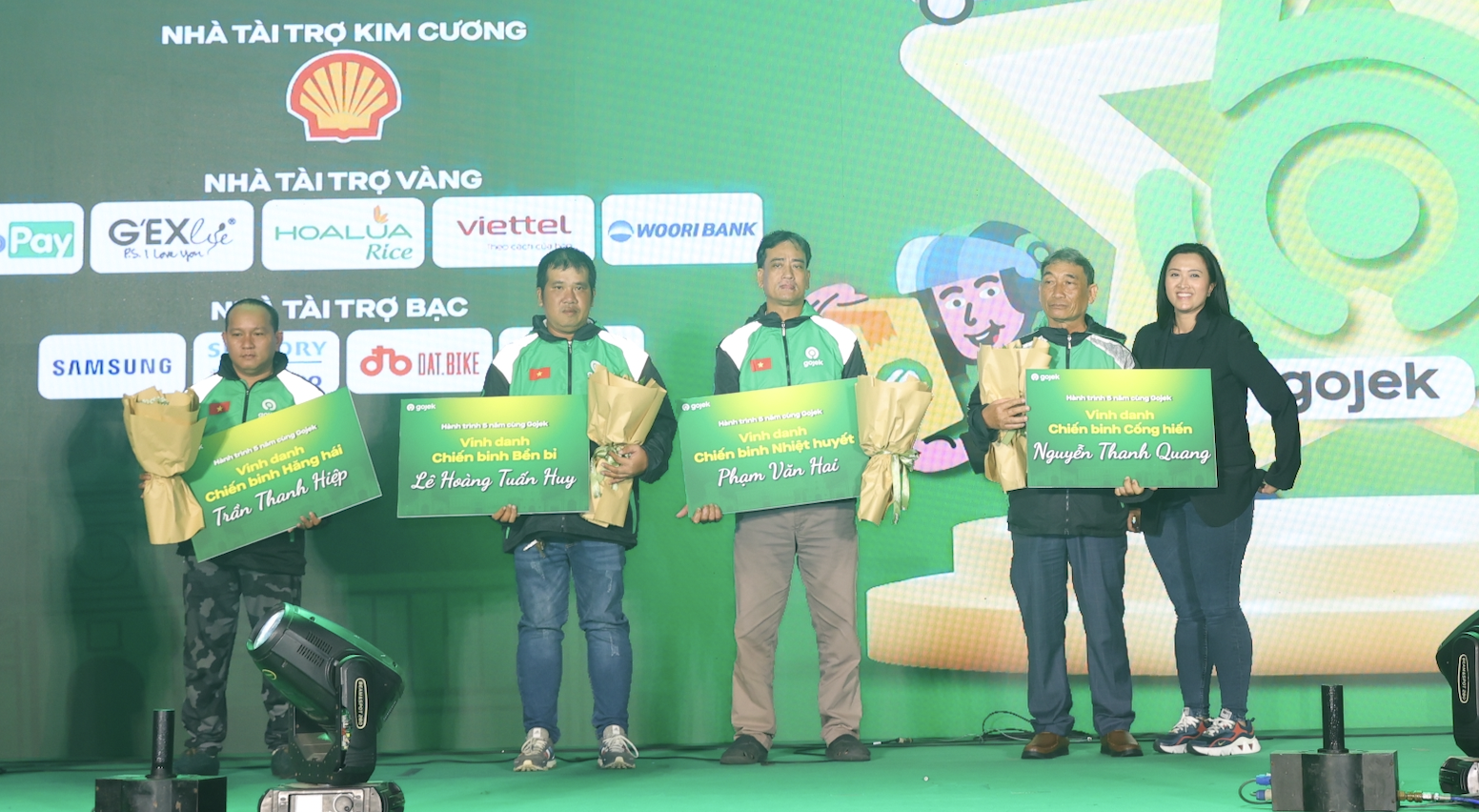Bác tài Gojek và chuyện từ bỏ công việc lâu năm để chạy xe công nghệ - Ảnh 1. Gojek vinh danh các đối tác tài xế trong sự kiện sinh nhật 5 tuổi. Ảnh GJ