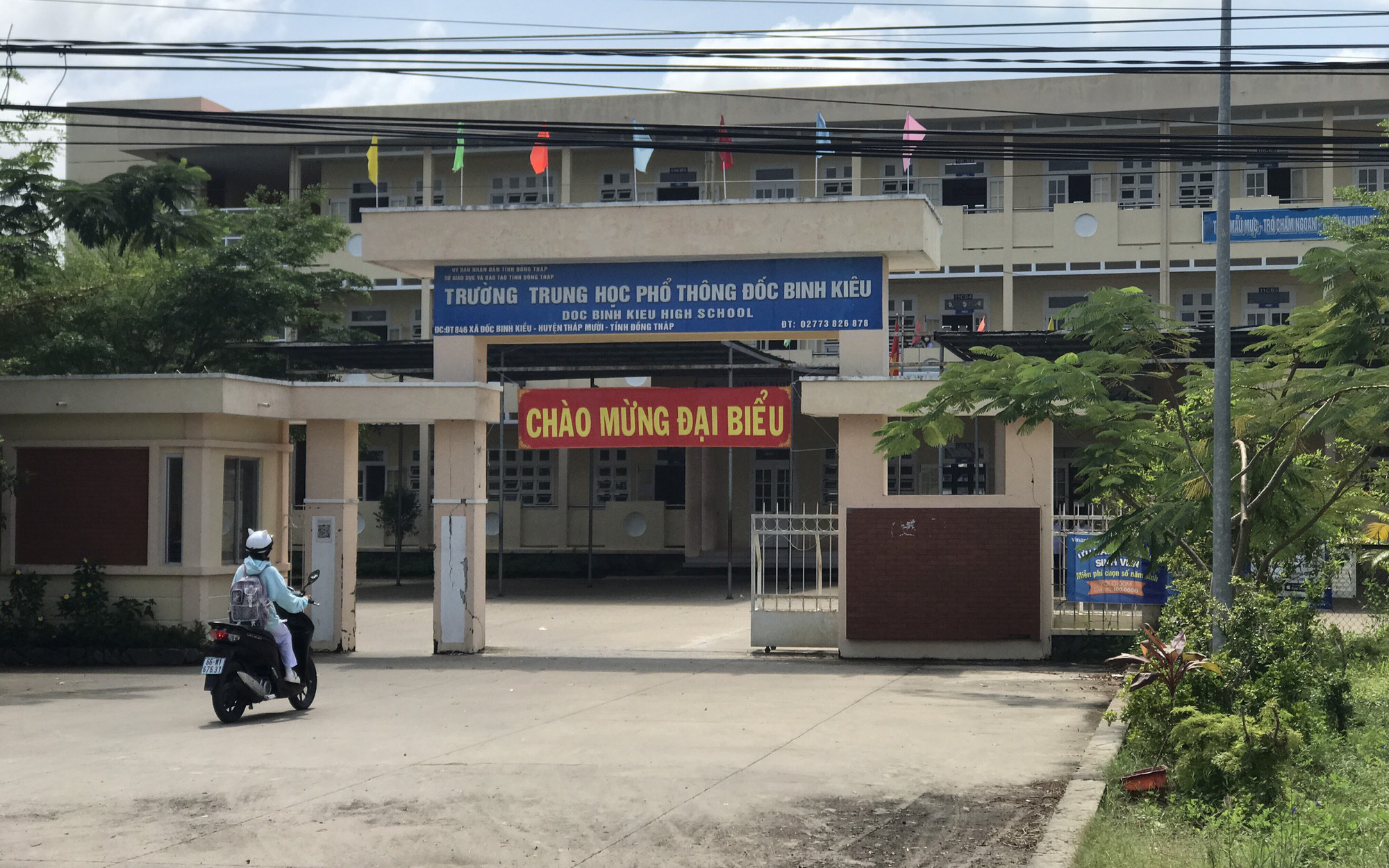 Giáo viên bức xúc vì hơn 3 tháng gửi đơn vẫn chưa được phản hồi- Ảnh 2. Cô giáo bức xúc vì bị đồng nghiệp tạo Facebook ảo nhắn tin vu khống
