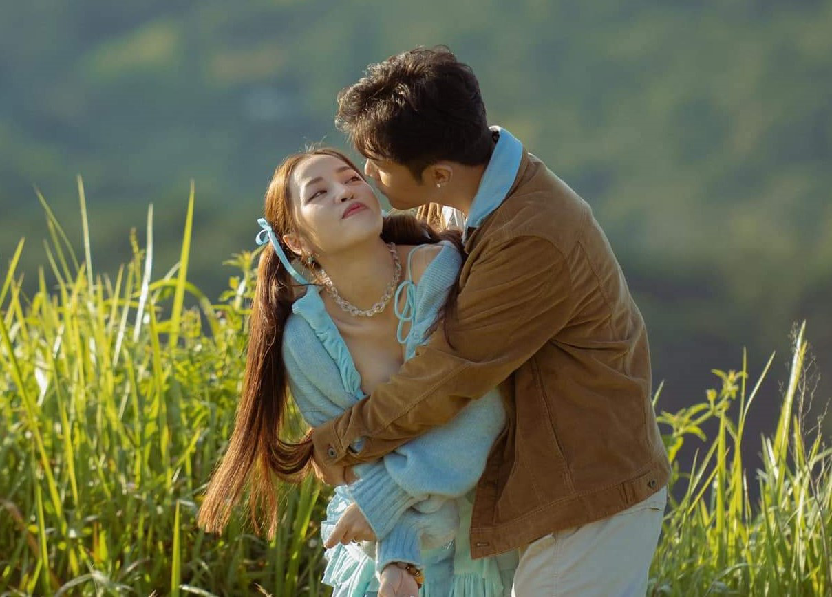 歌手のジン・トゥアン・キエットと俳優のプカがMV This Girlで幸せ - 写真: NVCC 歌手のジン・トゥアン・キエットと俳優のプカがMV This Girlで幸せ - 写真: NVCC