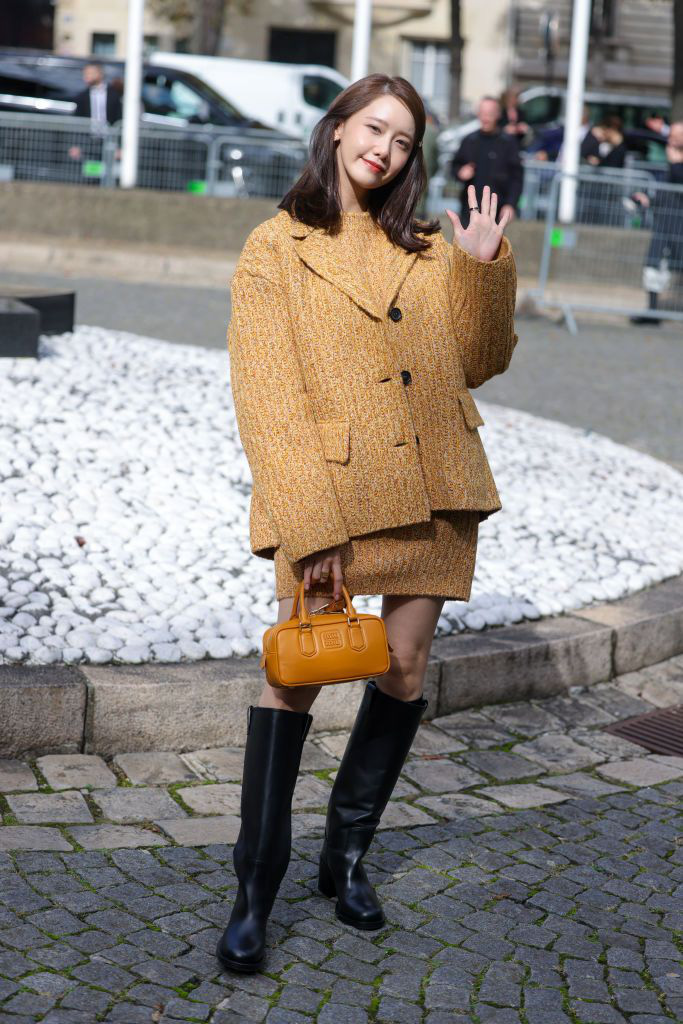 Yoona diện trang phục mang hơi hướng cổ điển nhưng tươi mới - Ảnh: Getty Images