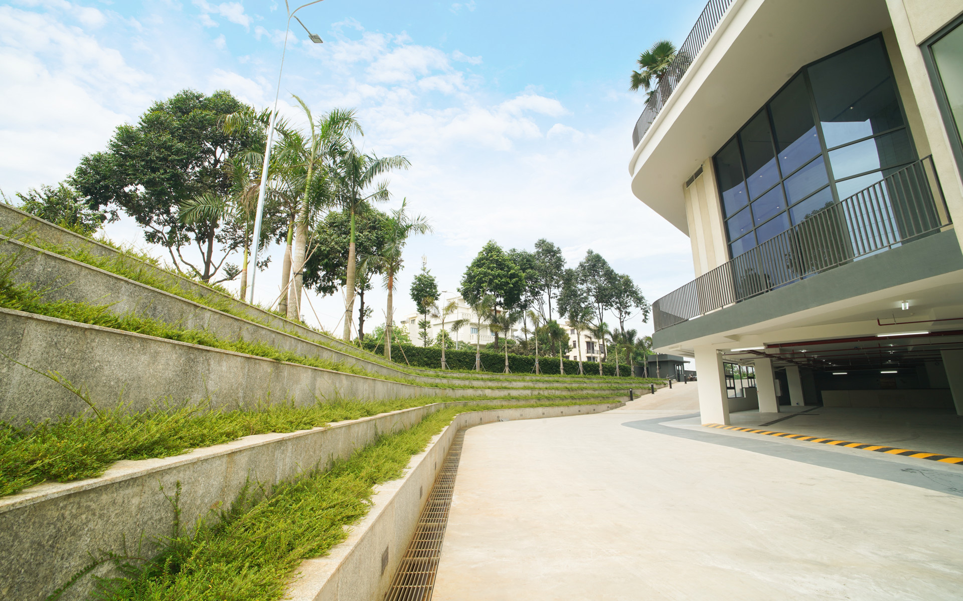 Trường đổi cách thu học phí, sinh viên bức xúc "phải đóng nhiều hơn"