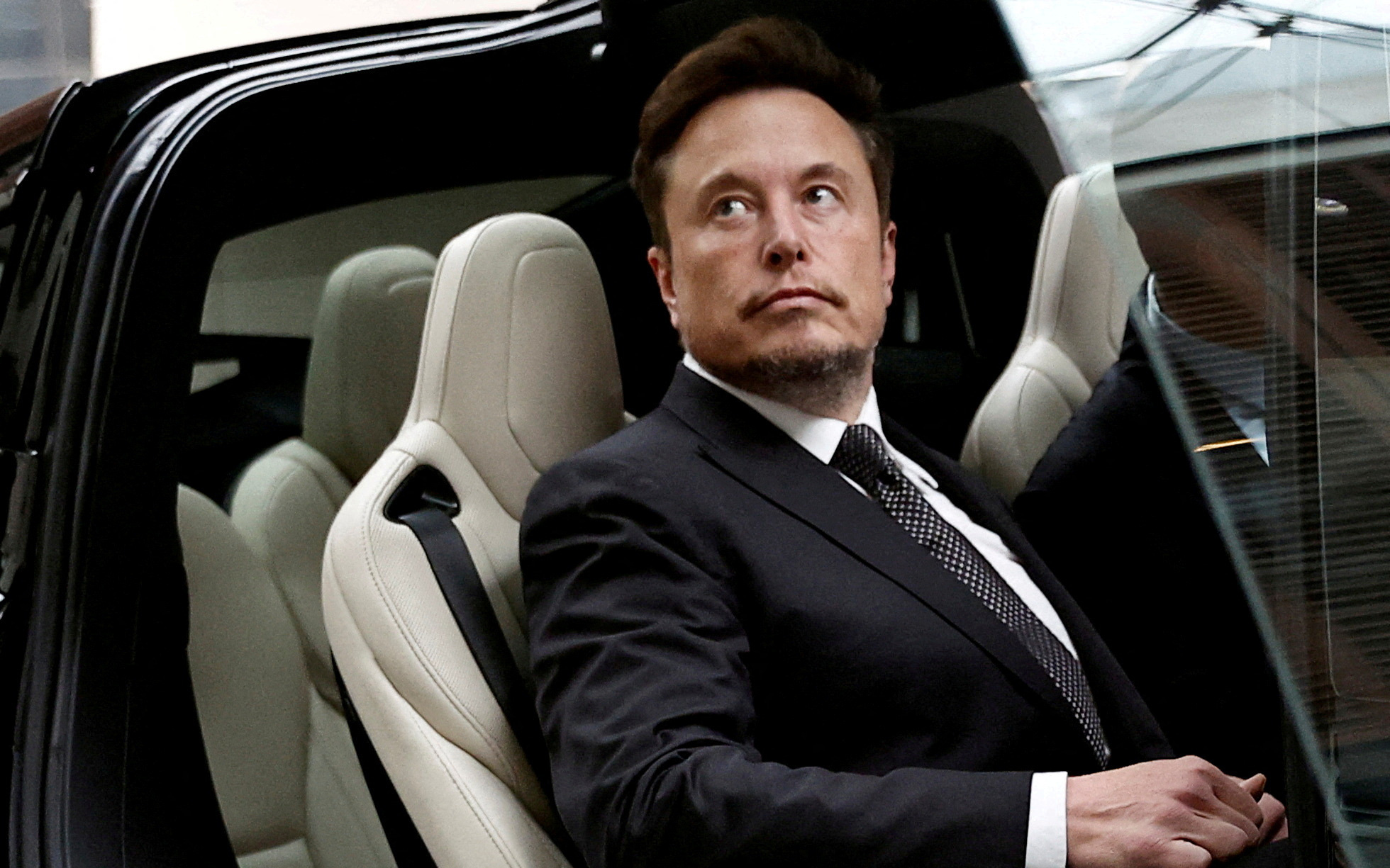 Mạng X thiệt hại lớn về quảng cáo vì Elon Musk- Ảnh 2. Mạng xã hội X xóa tiêu đề những bài báo được chia sẻ
