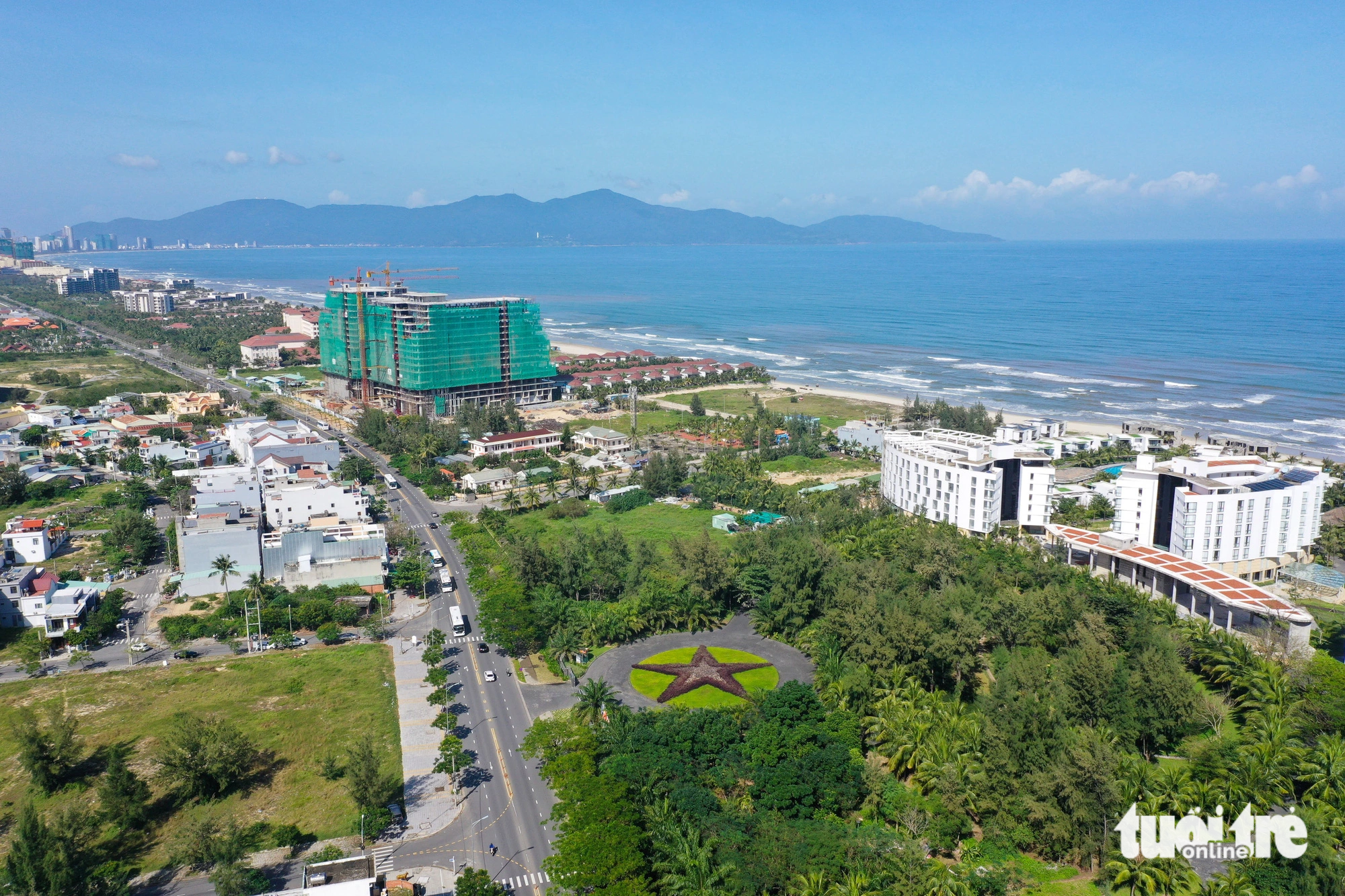 Nhiều doanh nghiệp nghỉ dưỡng ven biển tại Đà Nẵng phản ánh tiền thuê đất tăng sốc hàng trăm % - Ảnh: TẤN LỰC
