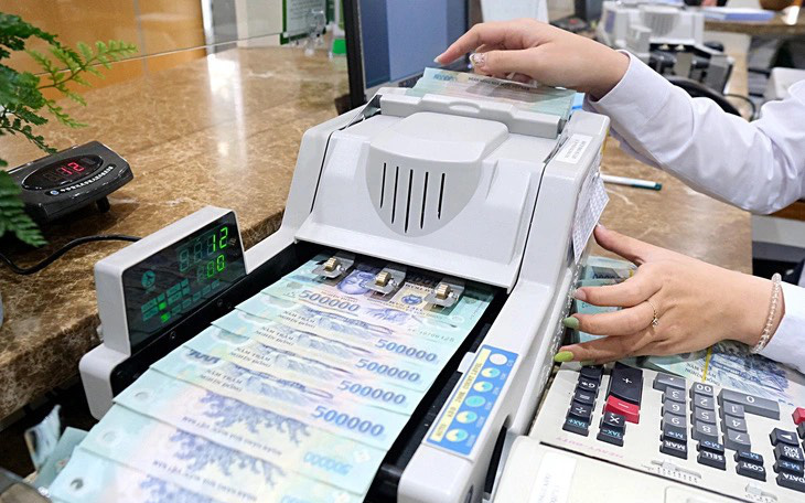 Tiền người dân gửi ngân hàng liên tục tăng kỷ lục