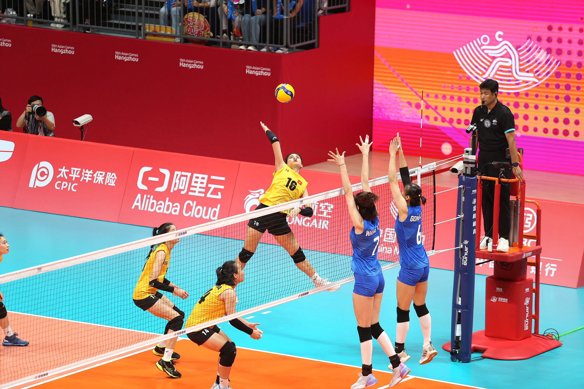 女子バレーボールチームは中国に負けた - 写真: DUC KHUE 女子バレーボールチームは中国に負けた - 写真: DUC KHUE