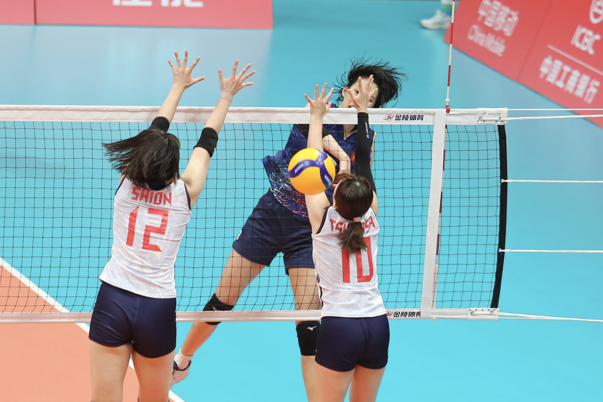 第3試合終了時にタイン・トゥイが得点 - 写真: DUC KHUE