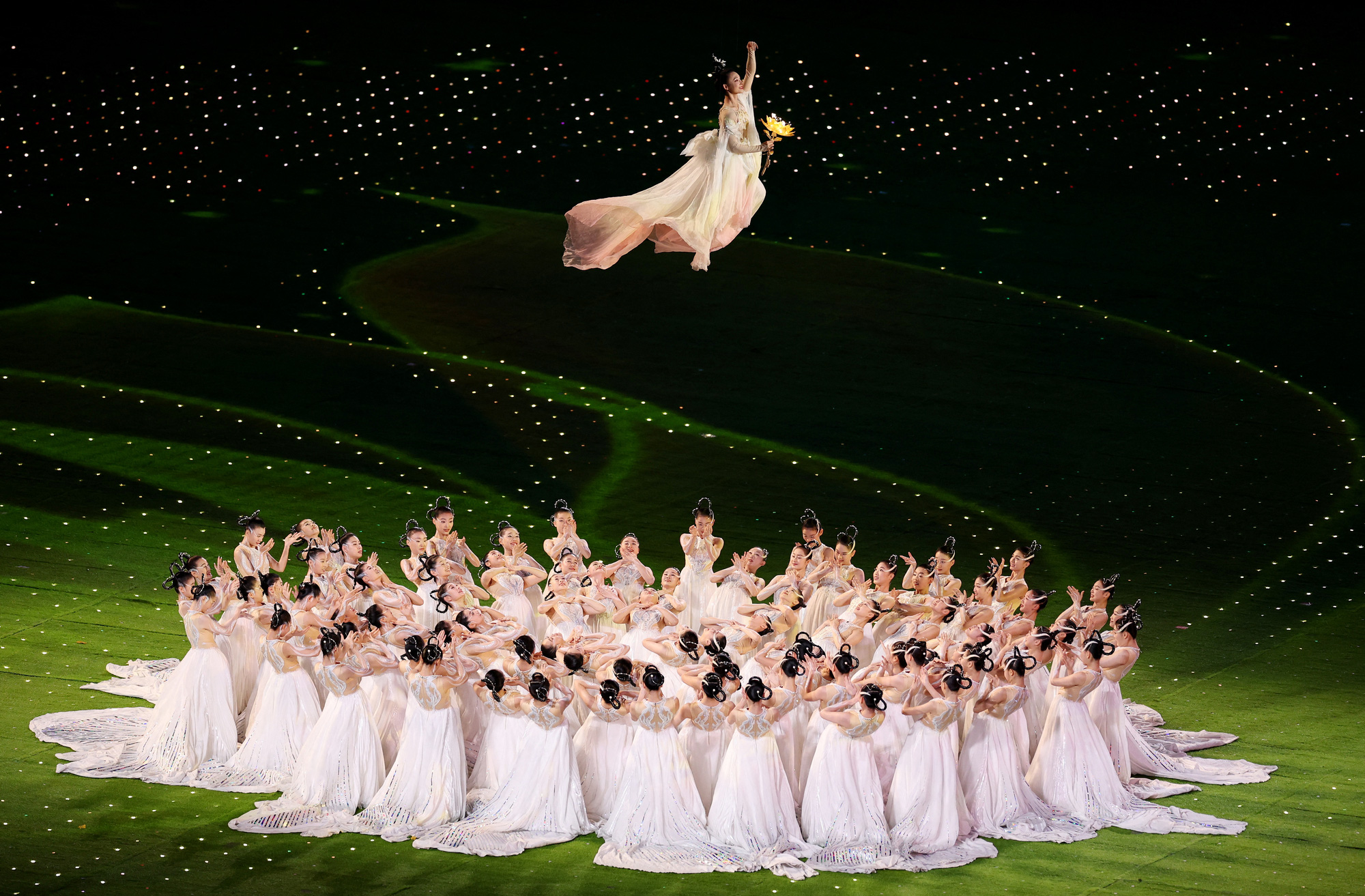 閉会式ではセレモニーとパフォーマンスが交互に行われた - 写真: REUTERS