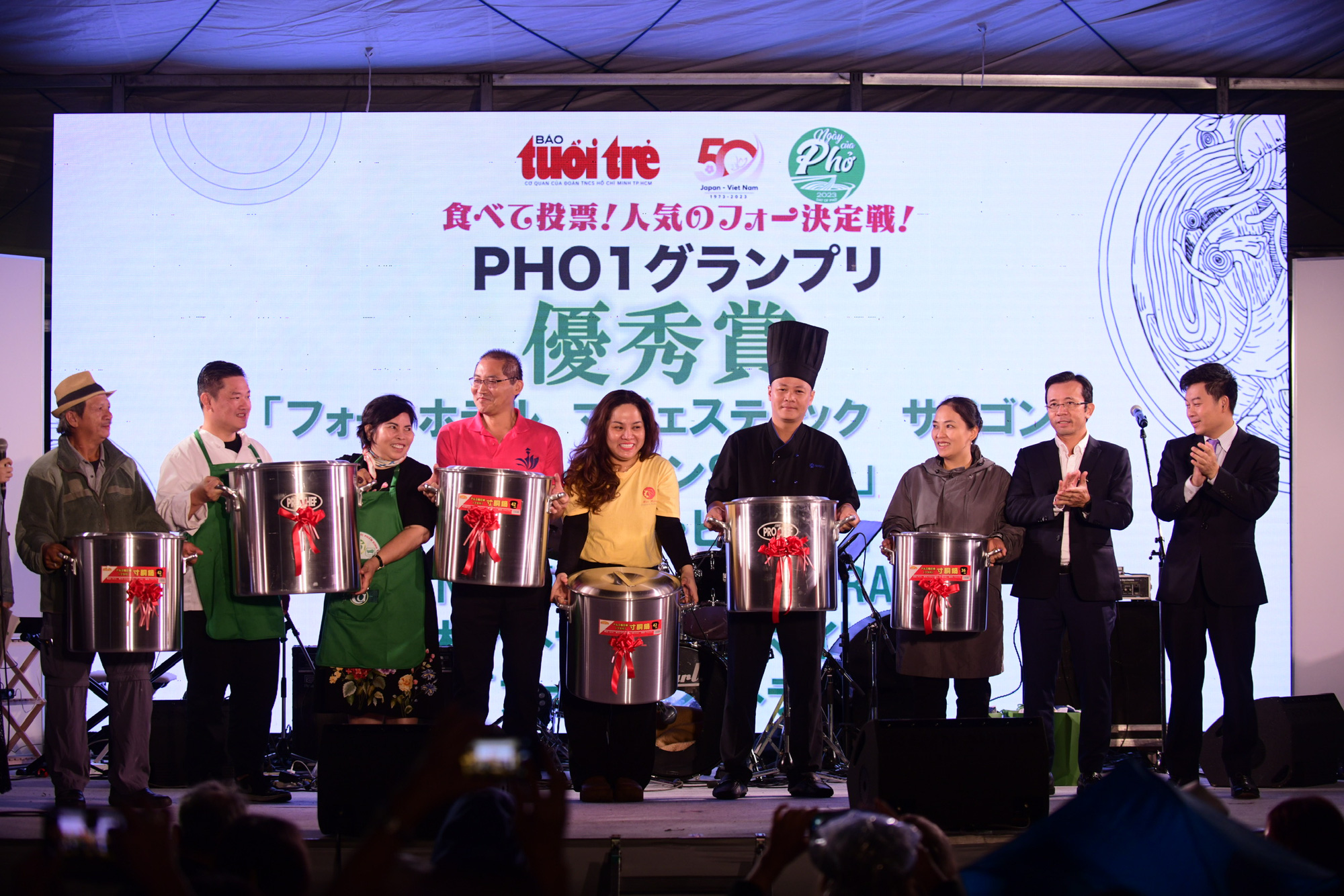 Vietnam Phở Festival chia tay Tokyo với thành công rực rỡ, hẹn sớm gặp lại - Ảnh 3. Quà dành tặng các gian hàng được yêu thích nhất lễ hội là nồi nấu phở