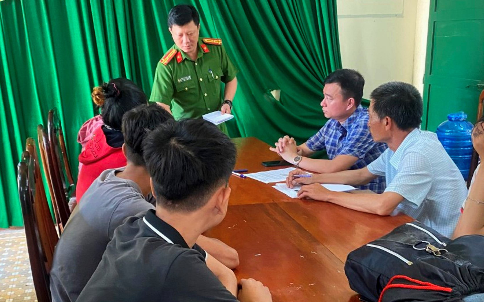 Lộ diện ‘ông trùm’ dụ 10 người qua Lào làm