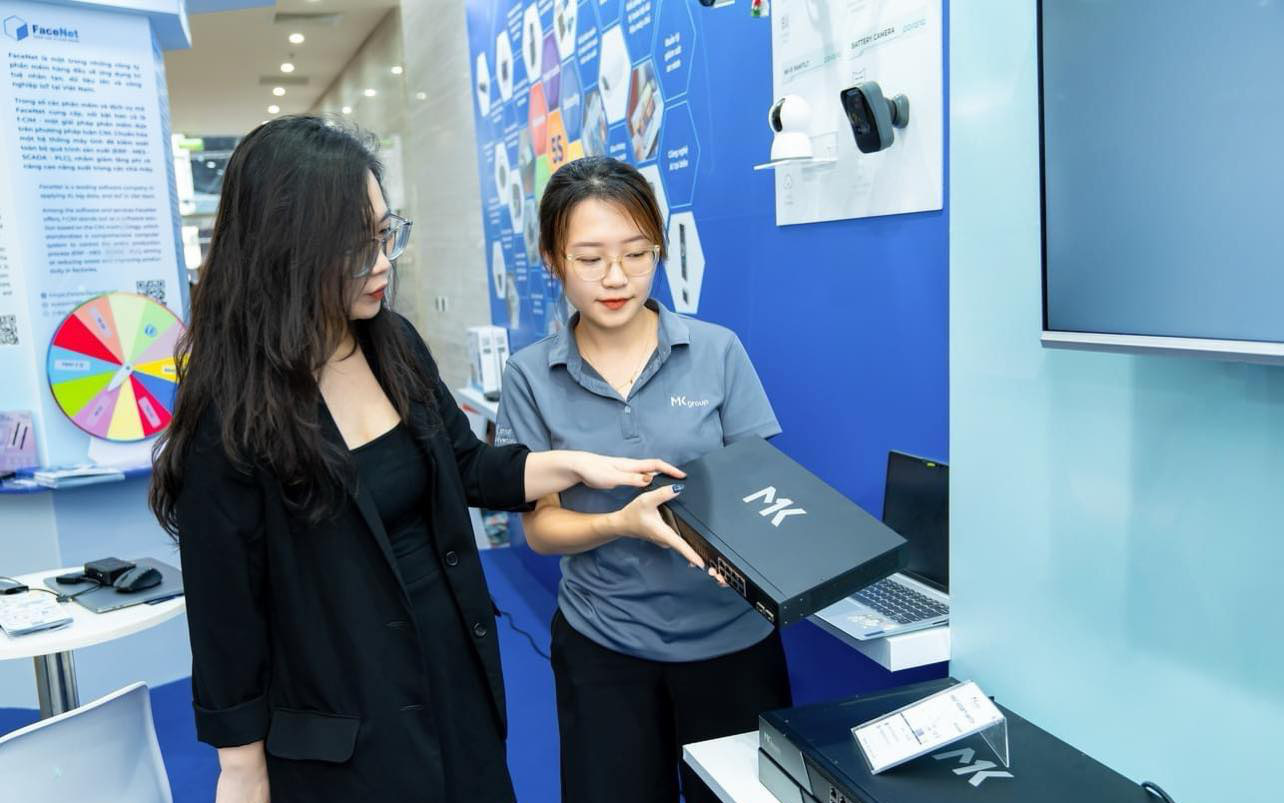 Doanh nghiệp công nghệ Việt kiếm bộn tiền ở nước ngoài- Ảnh 3. Doanh nghiệp công nghệ Việt "bắt tay" sản xuất thiết bị mạng Make in Vietnam