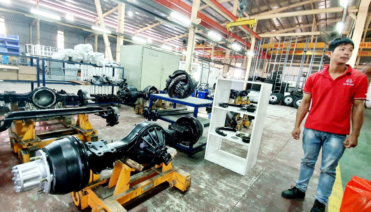 ホーチミン市の車両組立会社における自動車部品の組立段階 - 写真: CONG TRUNG