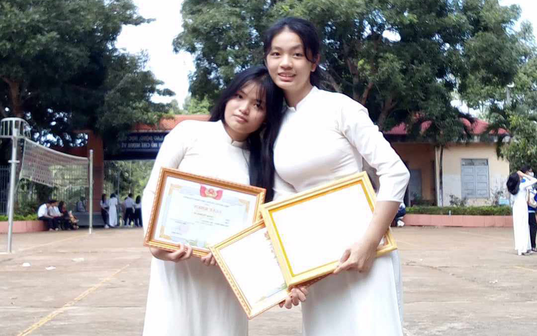 Học để đền đáp tình thương yêu của "mẹ cả"
