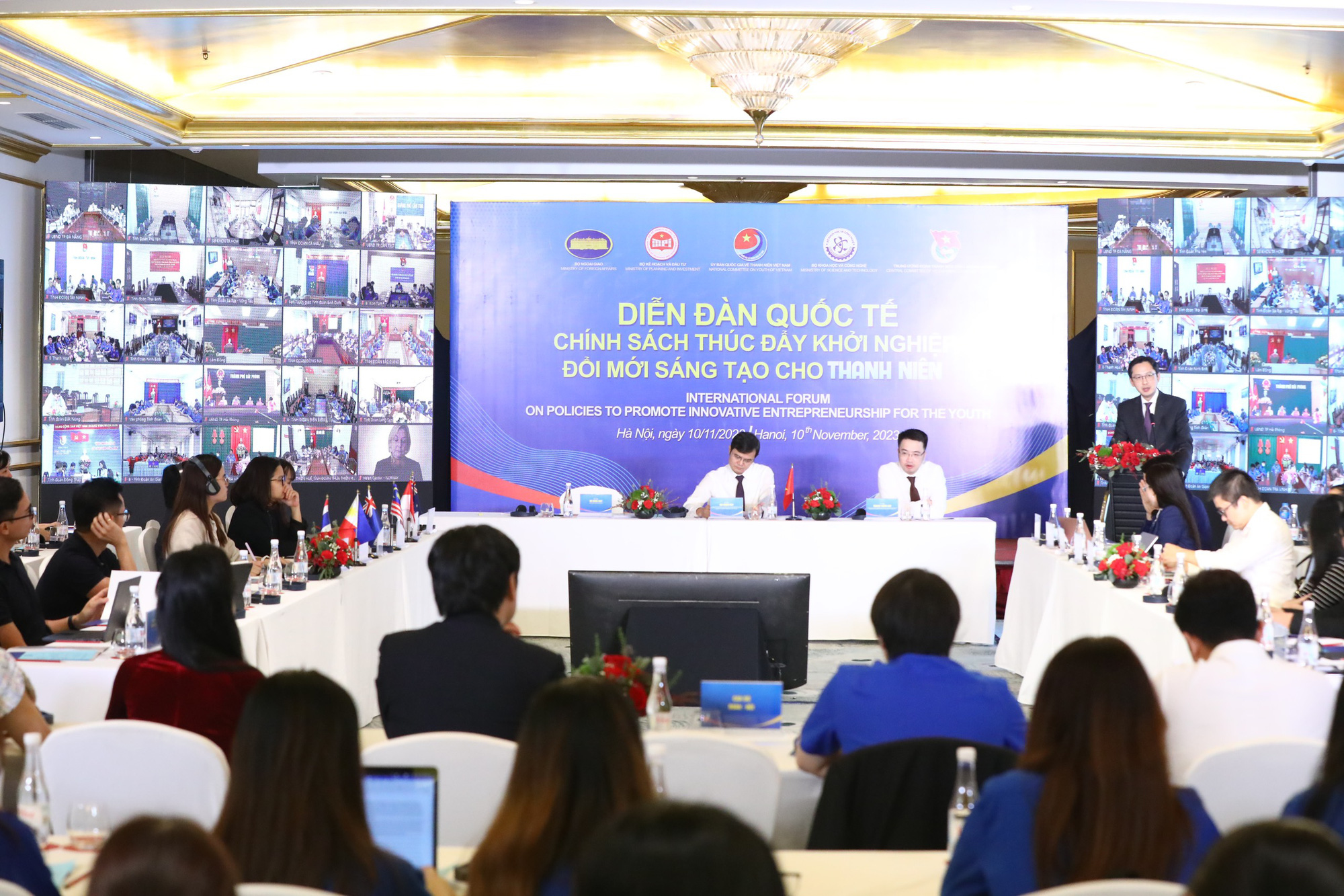 International Forum on 'Policies to Promote Innovative Startups for Young People' on Hanoi's Direct Bridge - Photo: DUC VU