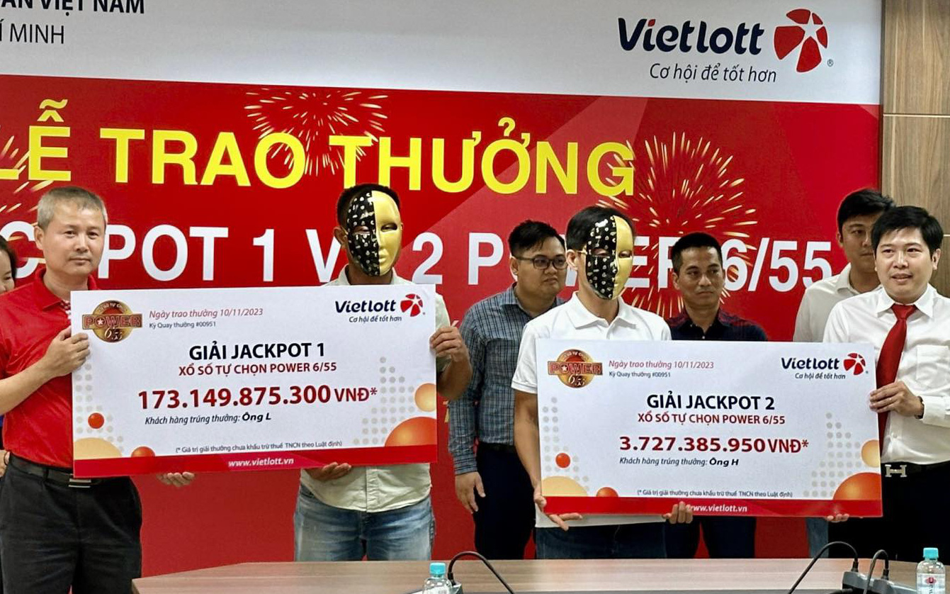 Vietlott trao hơn 55 tỉ đồng giải độc đắc cho khách hàng ở TP.HCM- Ảnh 2. Vietlott trao giải độc đắc hơn 173 tỉ đồng cho một người làm tự do ở TP.HCM
